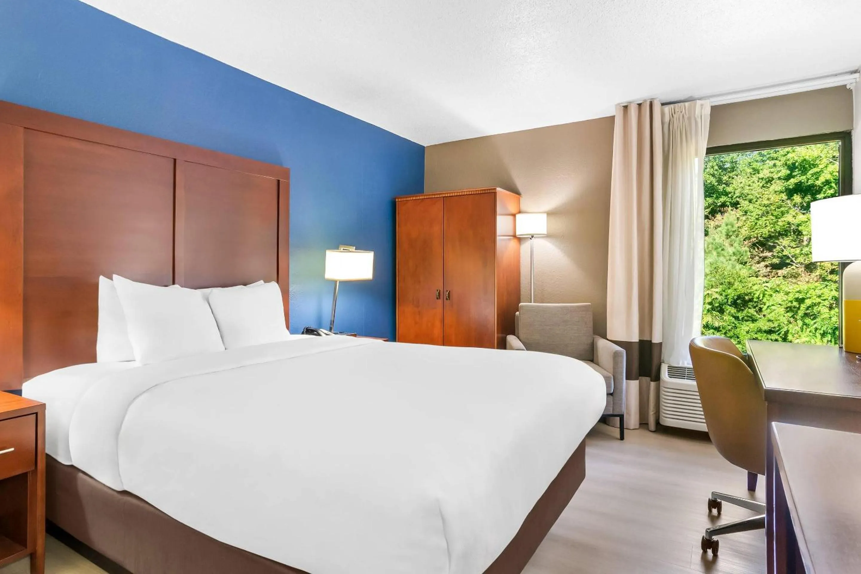 Bedroom, Bed in Comfort Inn Greenville - Haywood Mall