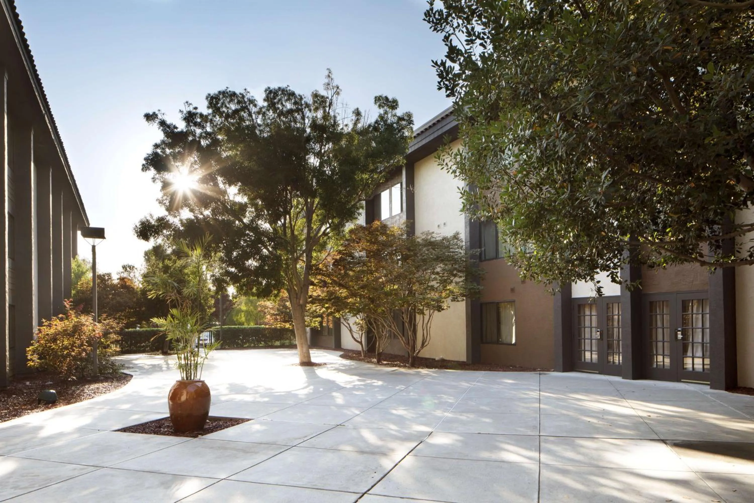 Property building in Sonesta Silicon Valley