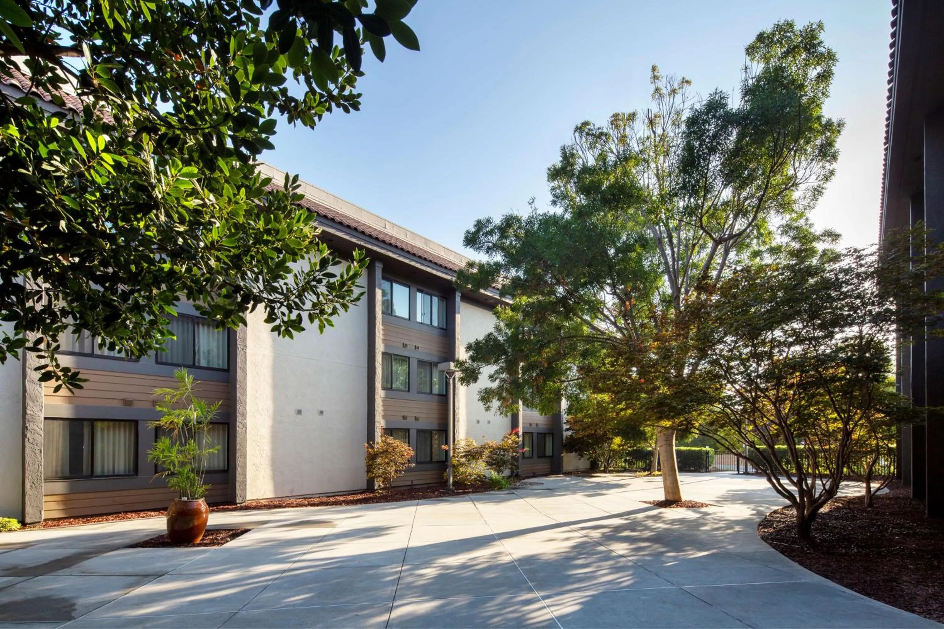 Property building in Sonesta Silicon Valley