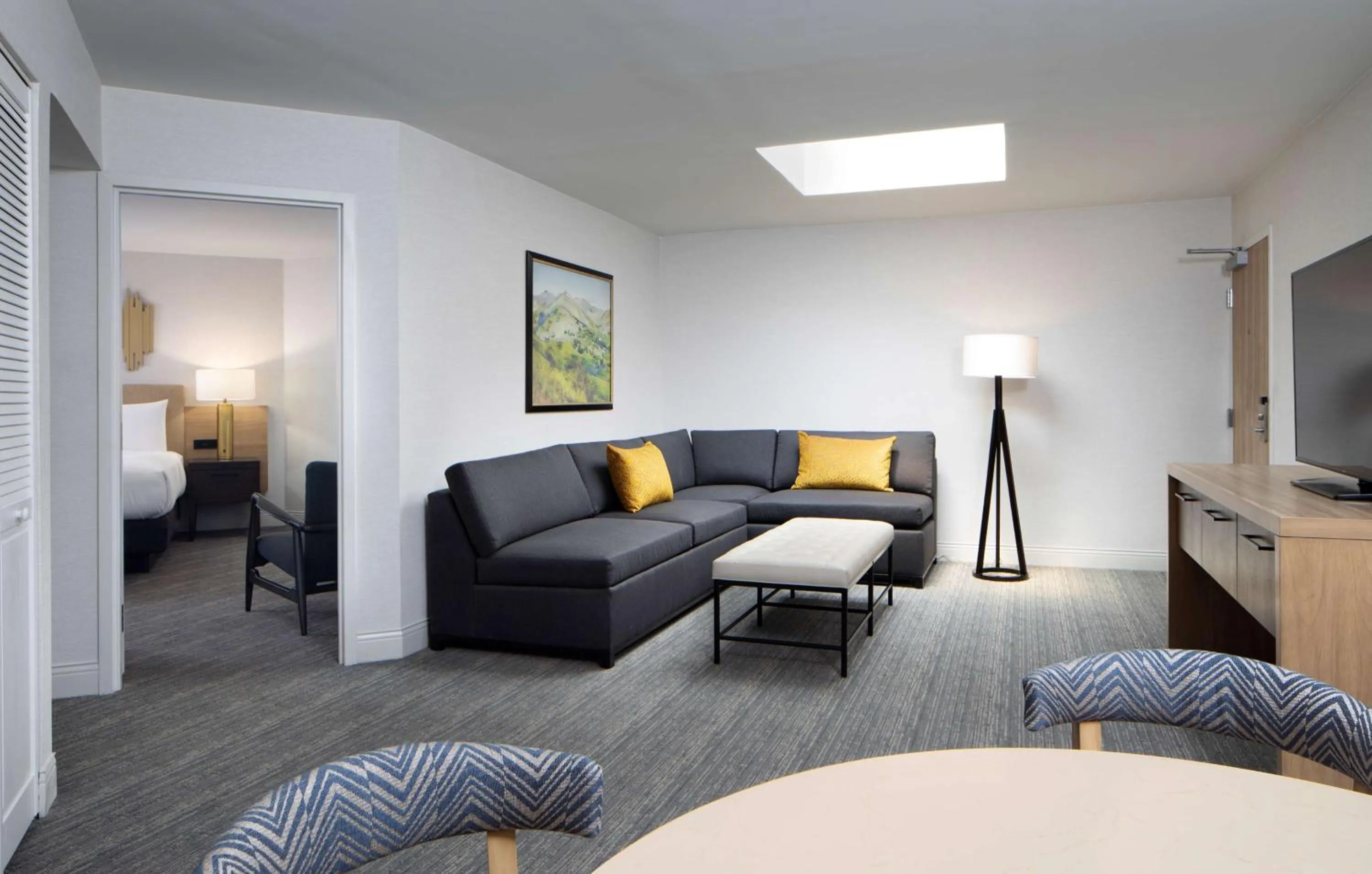 Photo of the whole room in Sonesta Silicon Valley