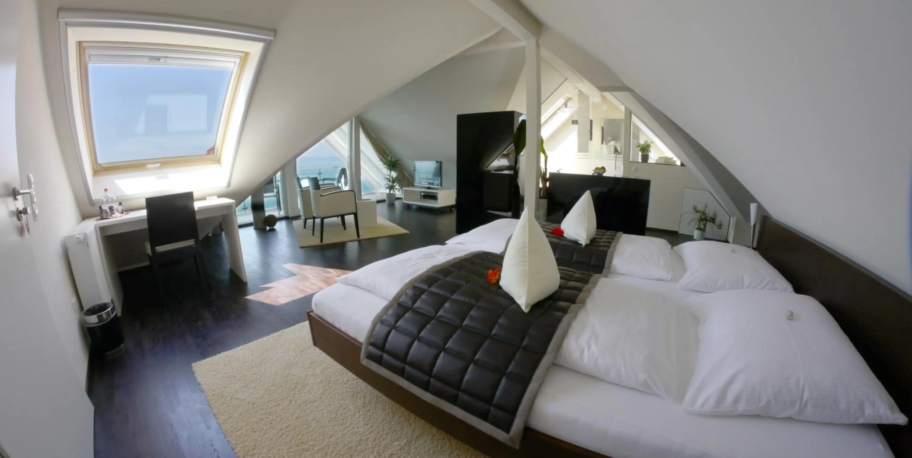 Photo of the whole room, Bed in Boutiquehotel zur Winzerstube - Adults Only