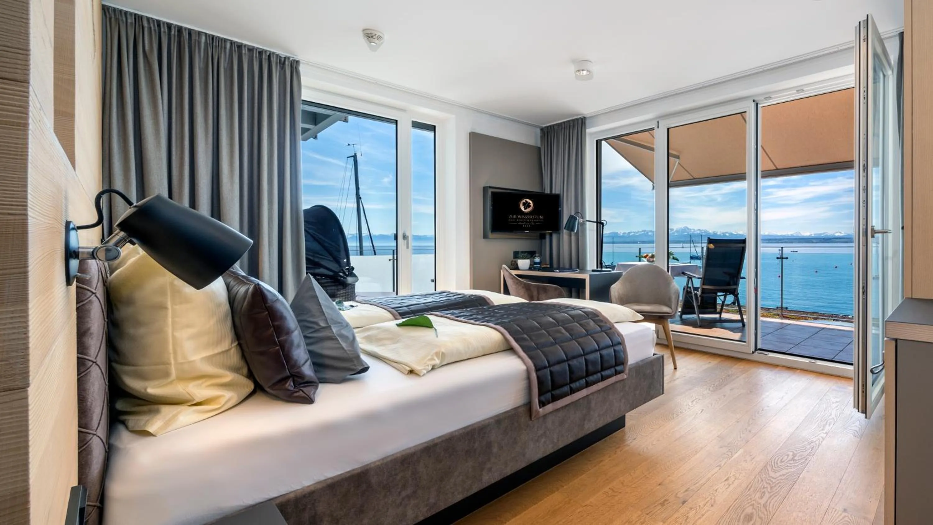 Photo of the whole room, Bed in Boutiquehotel zur Winzerstube - Adults Only