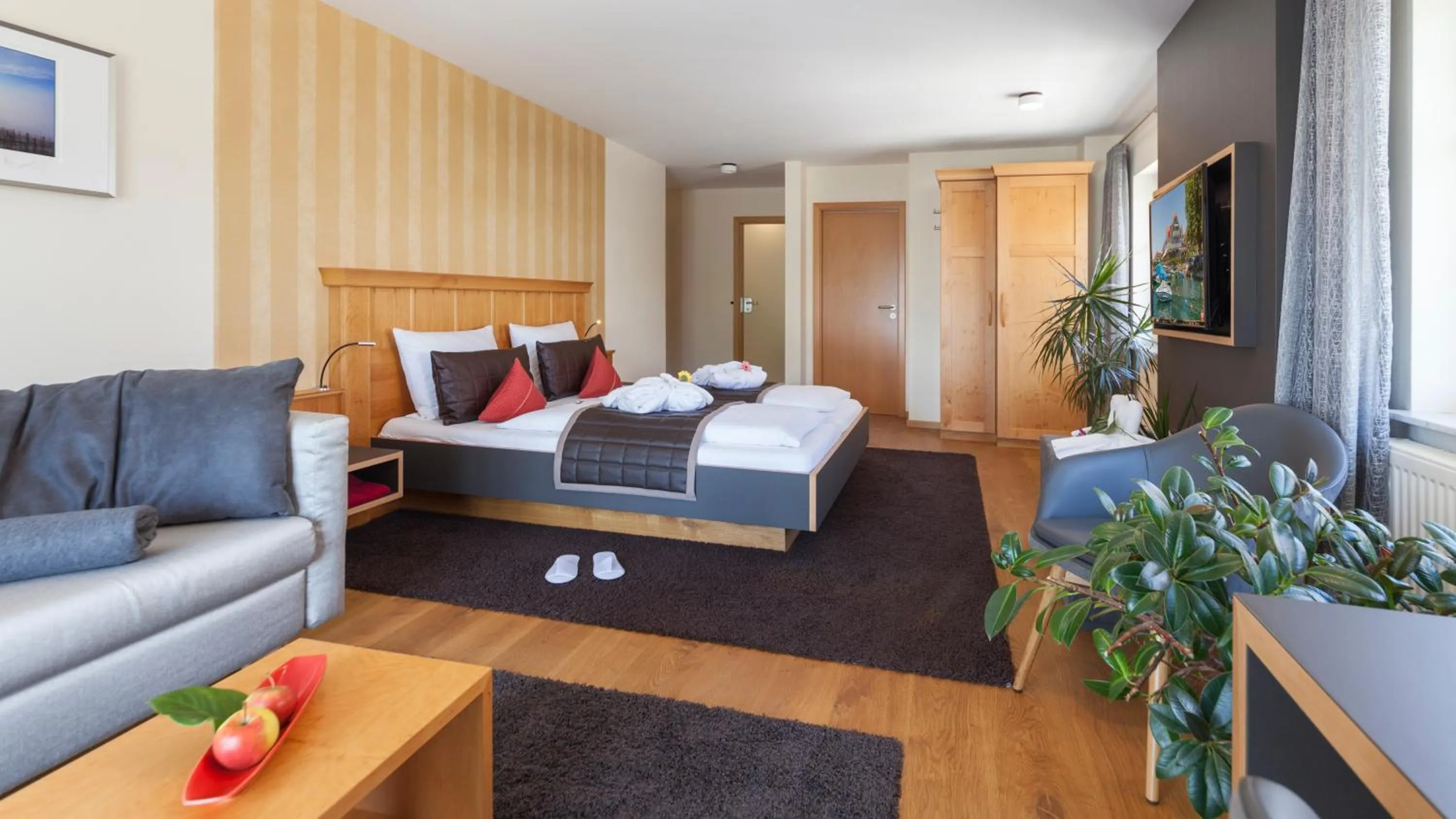 Photo of the whole room, Bed in Boutiquehotel zur Winzerstube - Adults Only