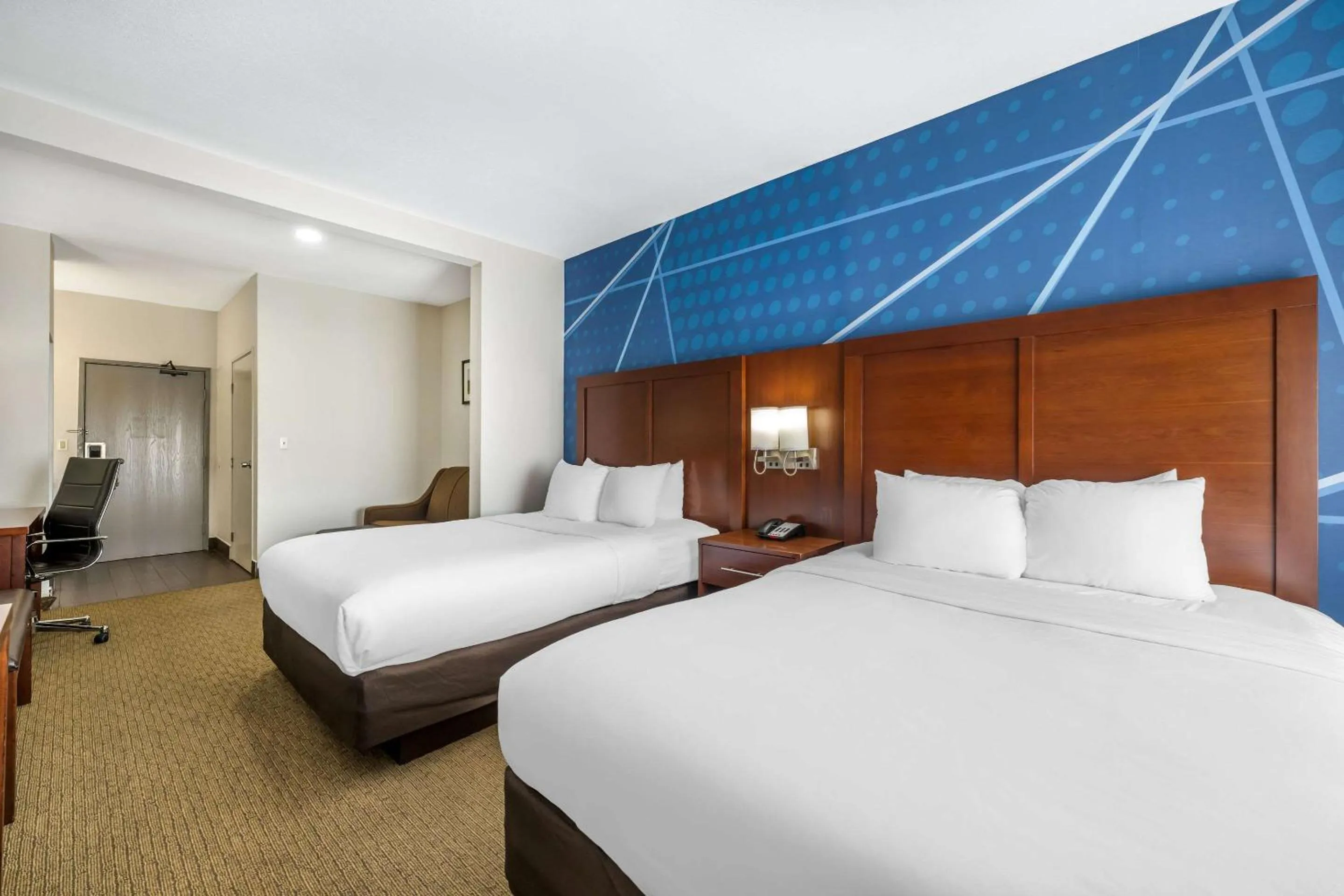 Bedroom, Bed in Comfort Suites Omaha East-Council Bluffs