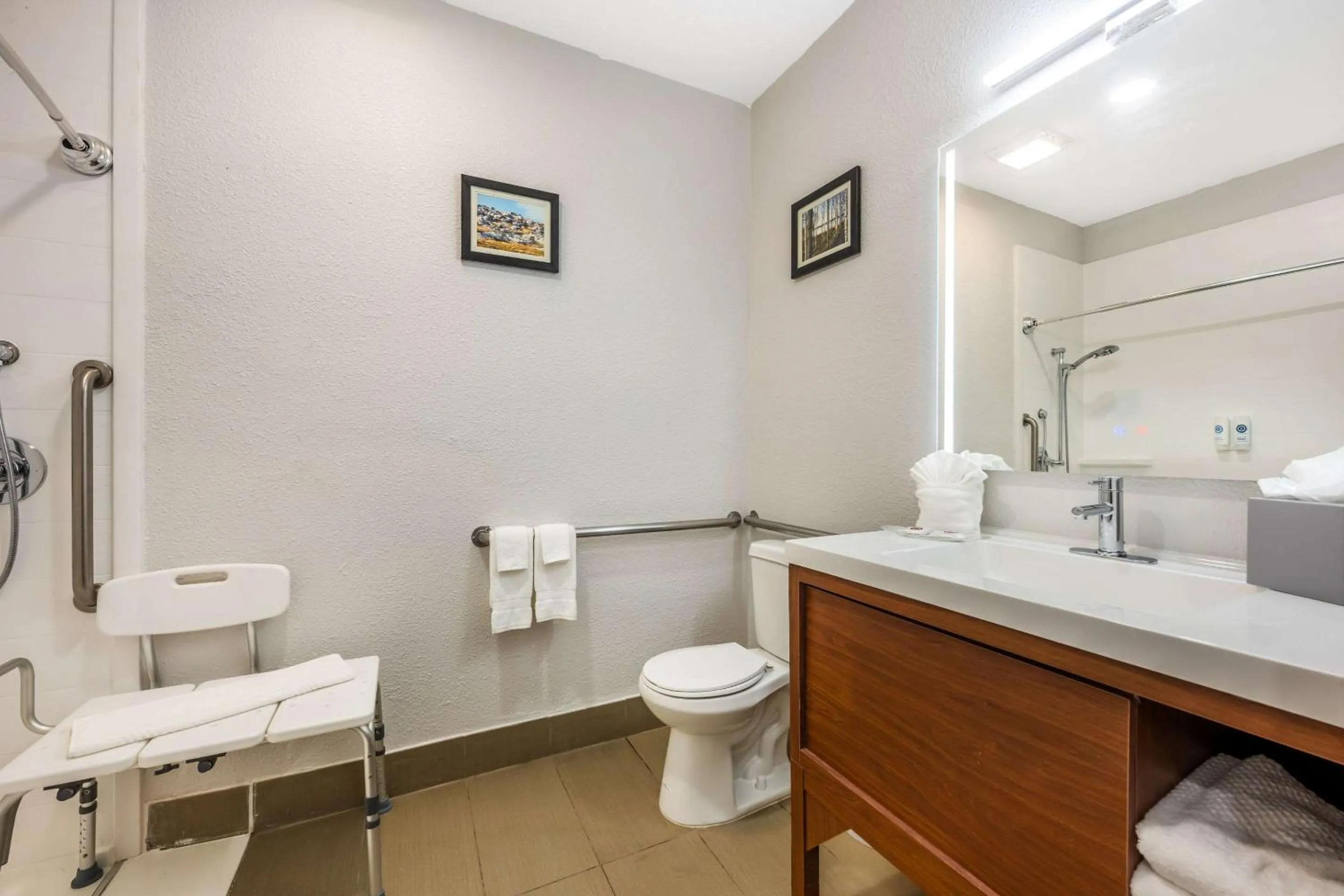 Bedroom in Comfort Suites Omaha East-Council Bluffs