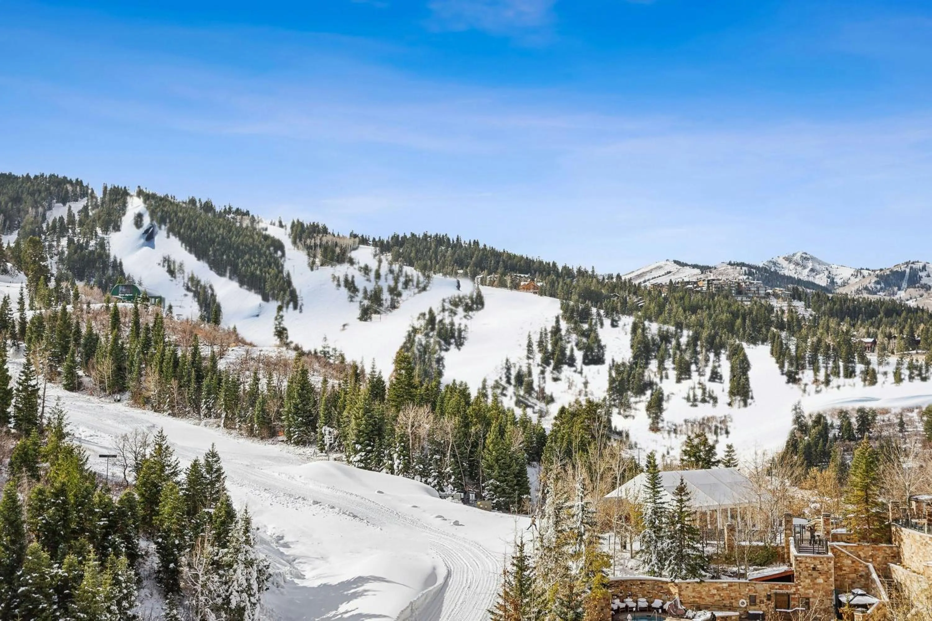 Photo of the whole room in St. Regis Deer Valley