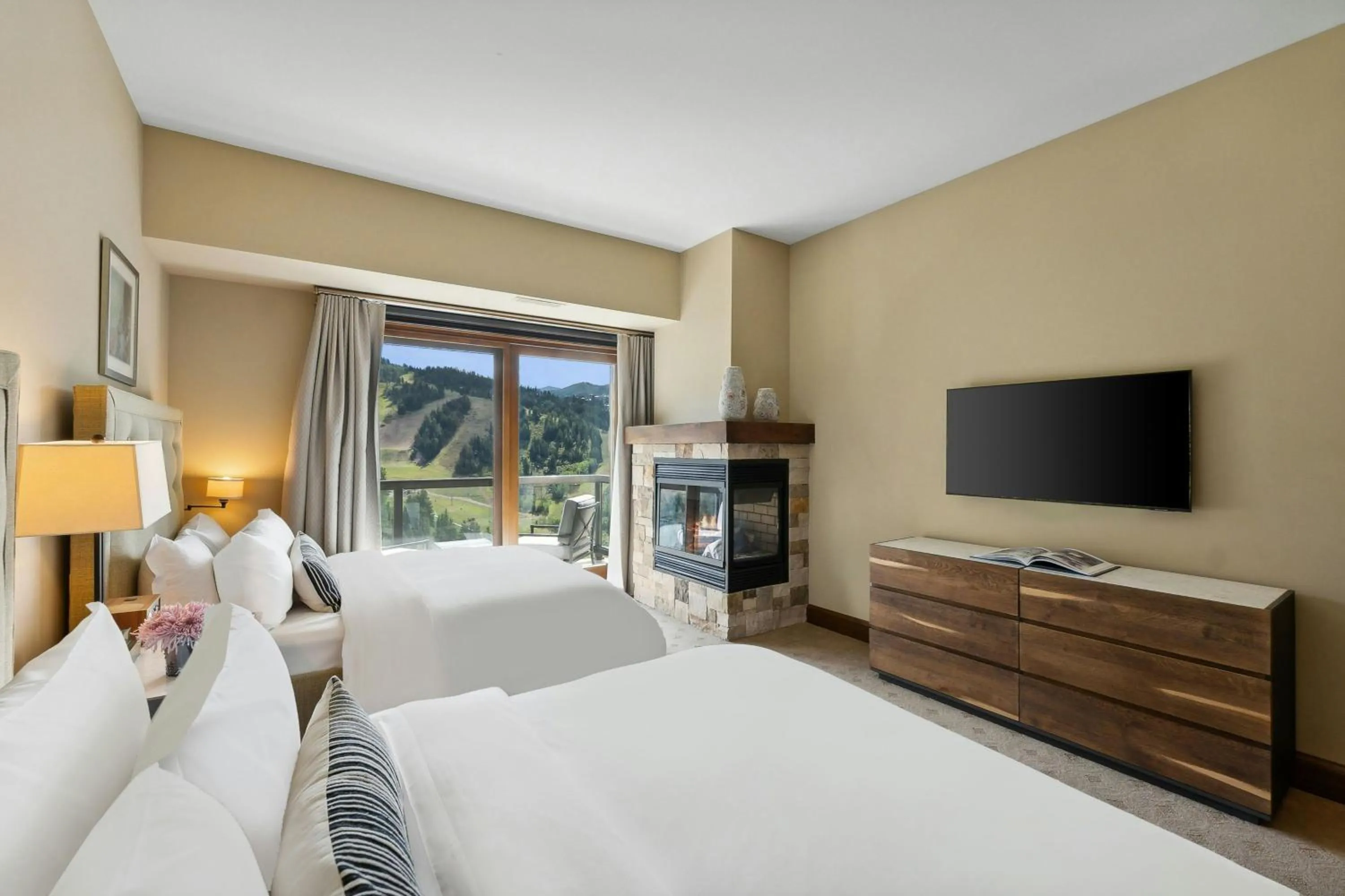 Bedroom, Bed in St. Regis Deer Valley