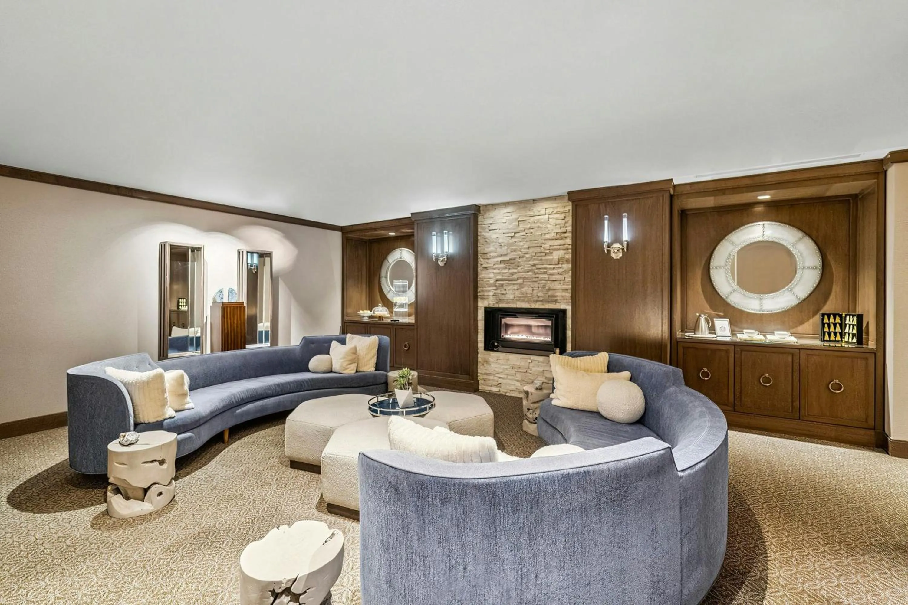 Lounge or bar in St. Regis Deer Valley