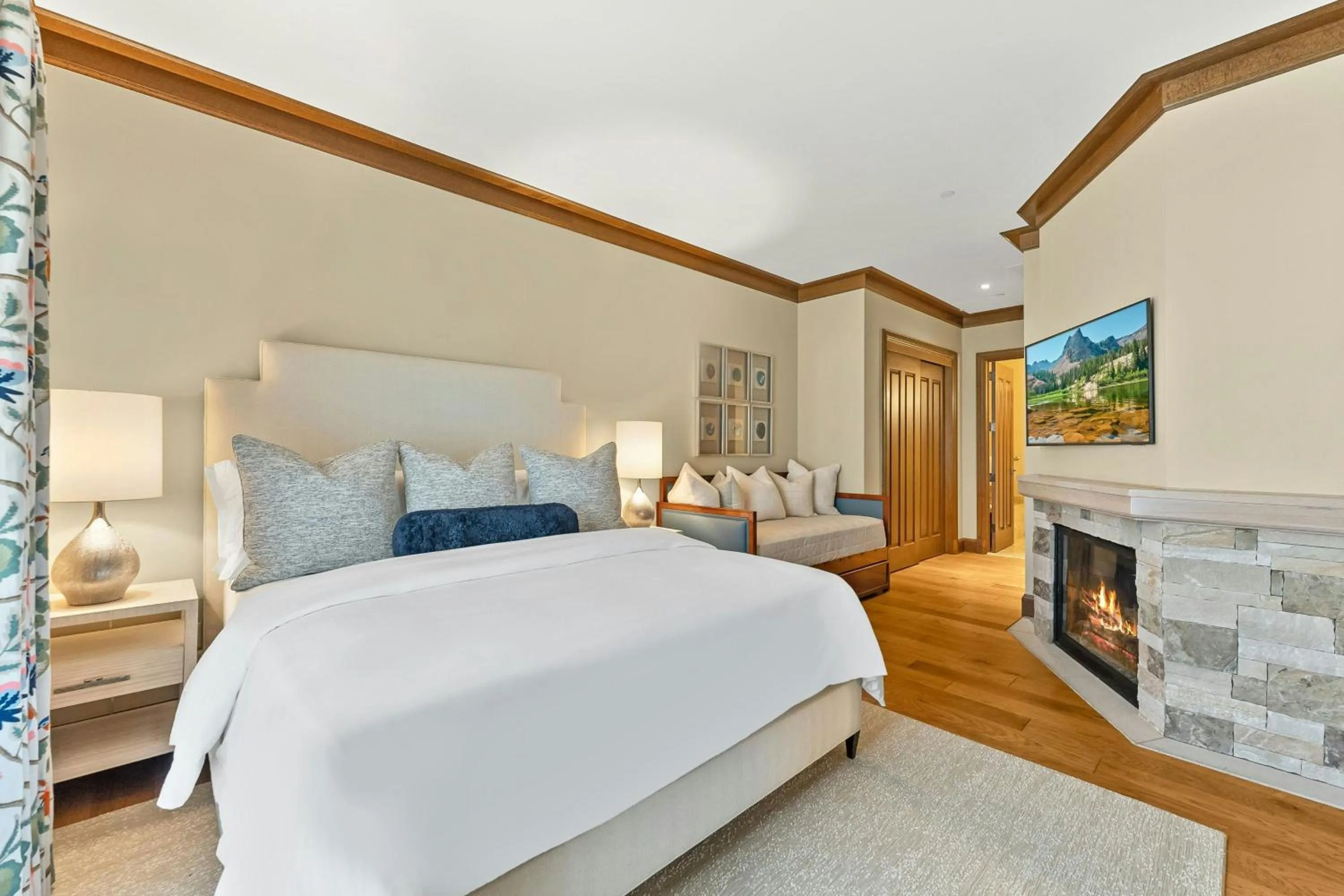 Bedroom, Bed in St. Regis Deer Valley