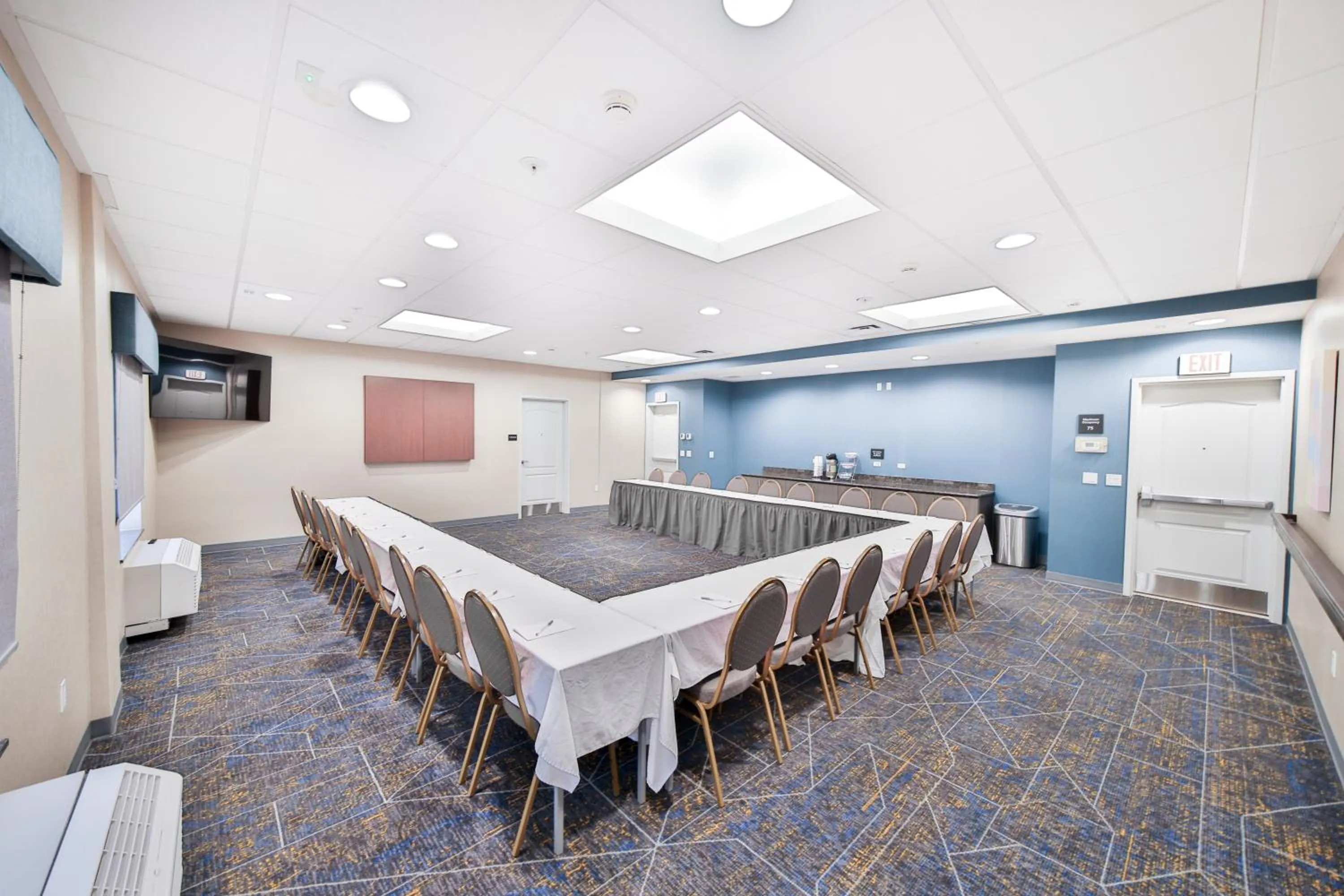 Coffee/tea facilities in Hampton Inn & Suites by Hilton Seattle/Kent