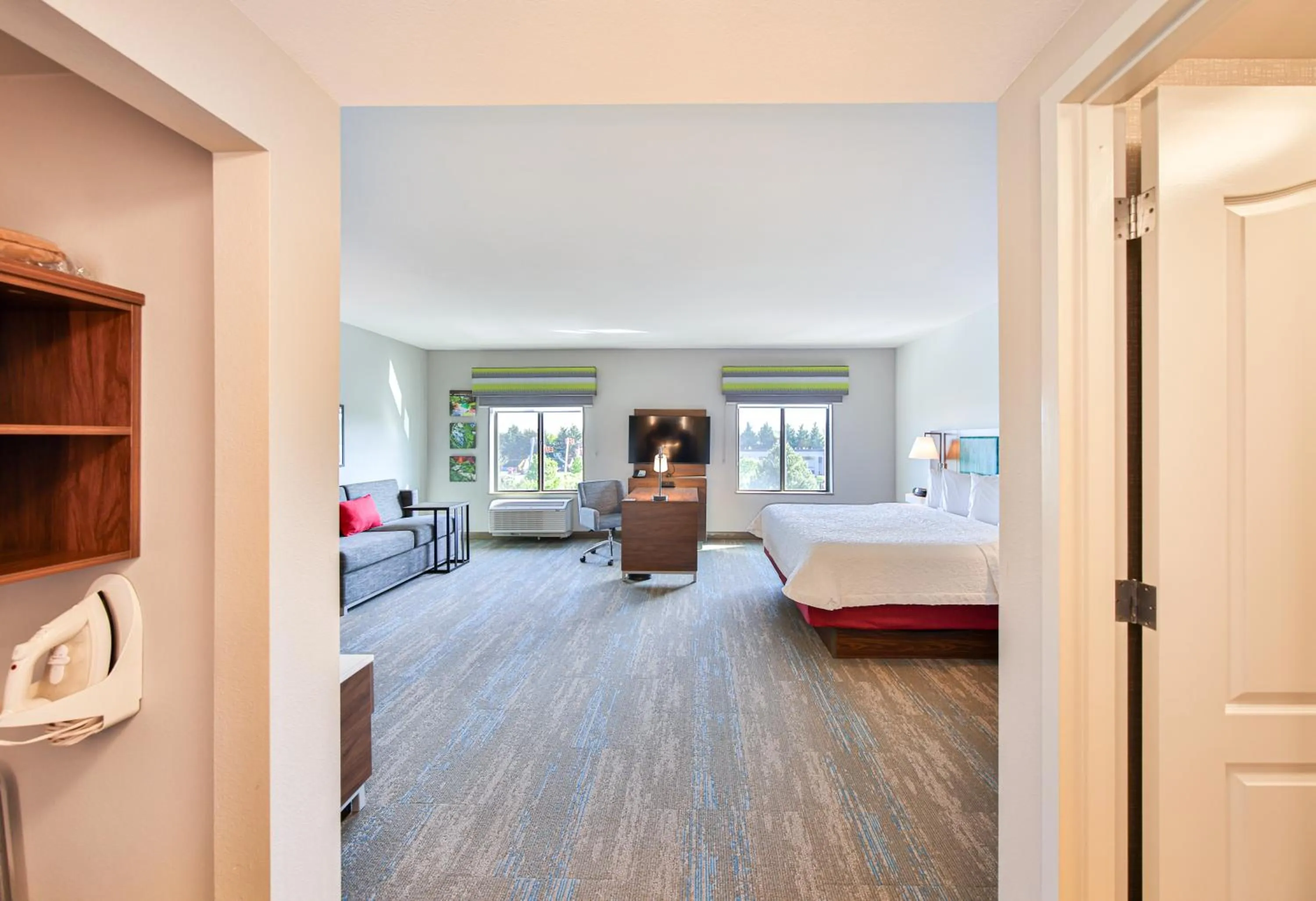 Bed in Hampton Inn & Suites by Hilton Seattle/Kent