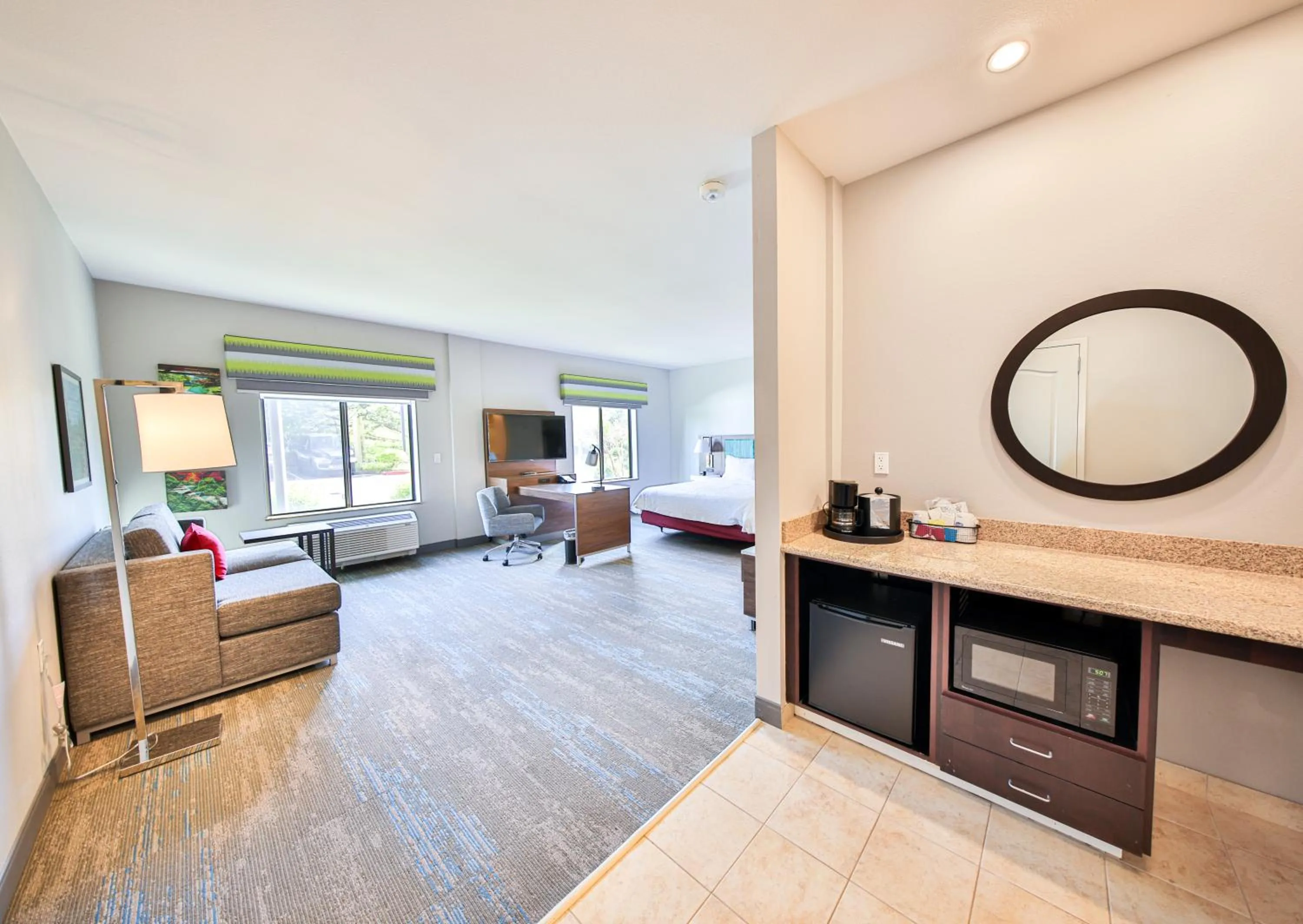 Living room in Hampton Inn & Suites by Hilton Seattle/Kent