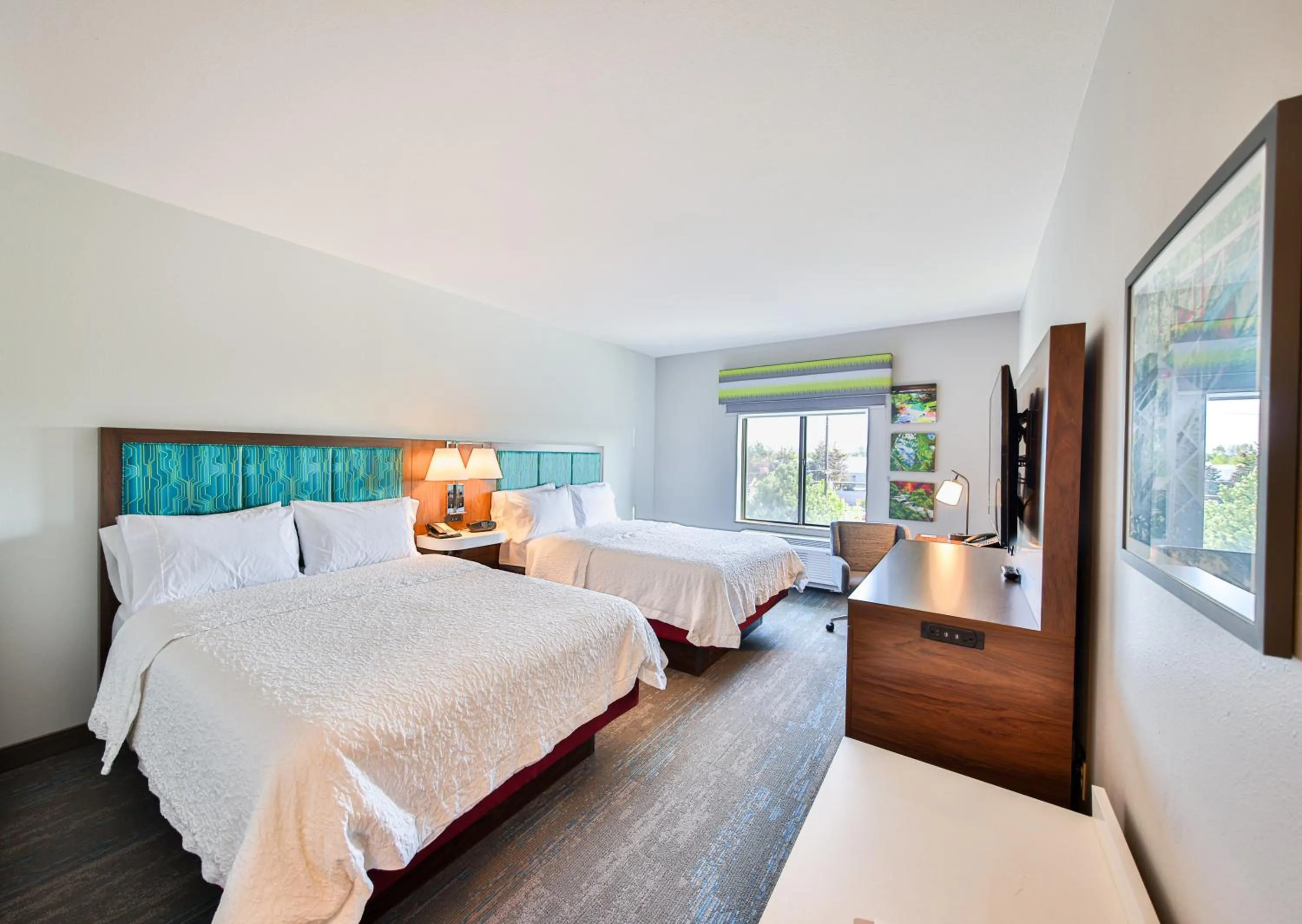 Photo of the whole room, Bed in Hampton Inn & Suites by Hilton Seattle/Kent