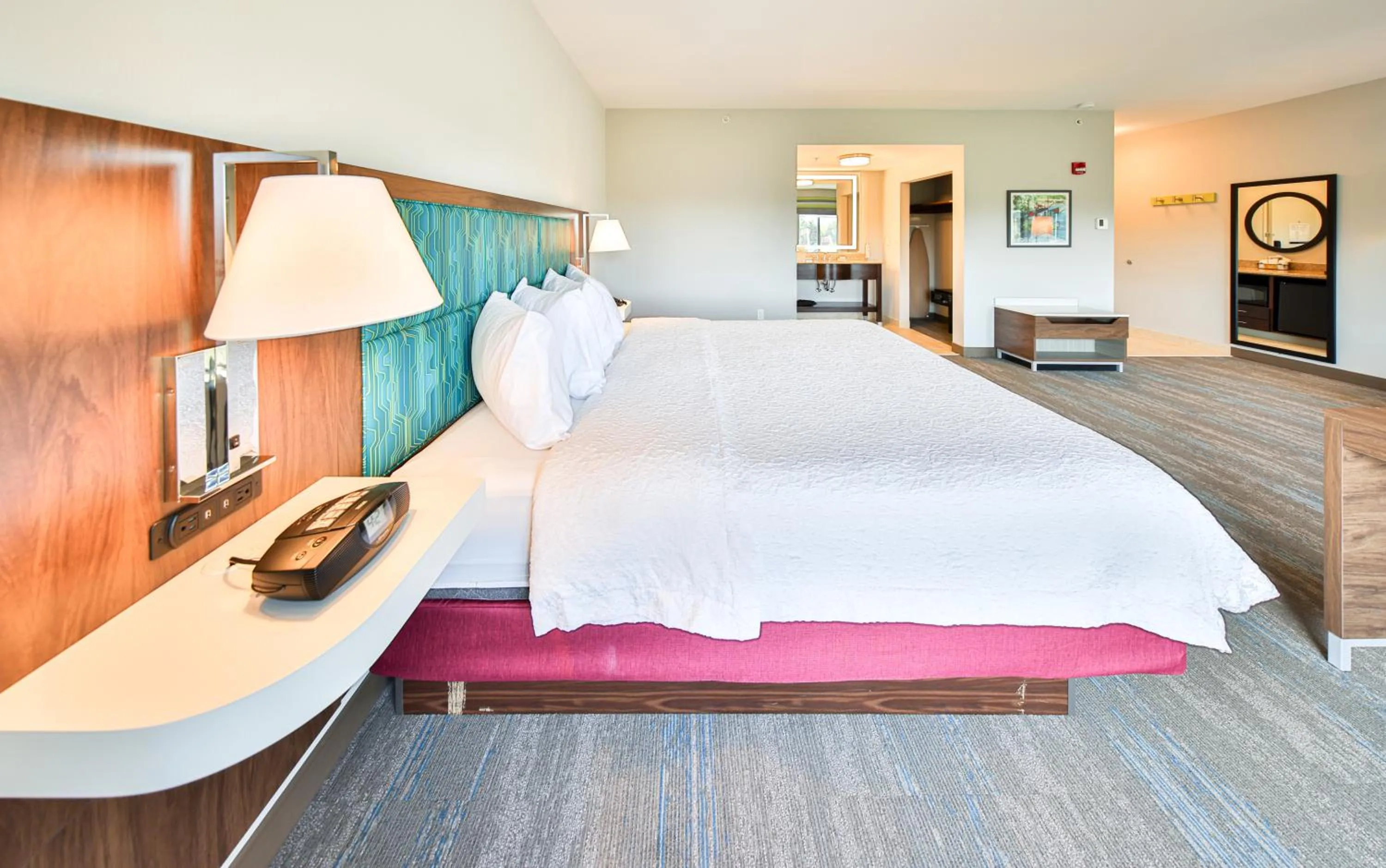 Bed in Hampton Inn & Suites by Hilton Seattle/Kent