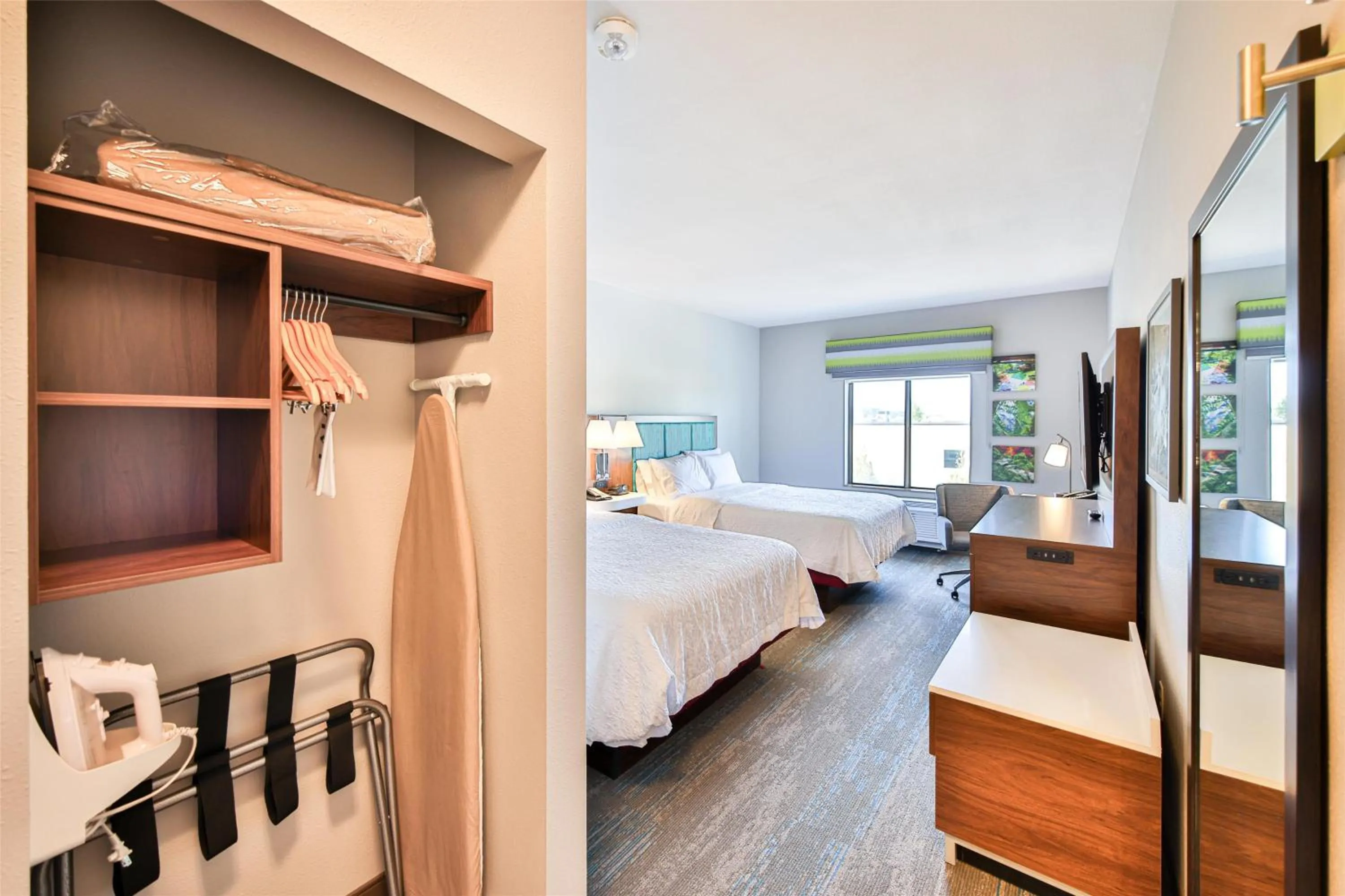 Bed in Hampton Inn & Suites by Hilton Seattle/Kent