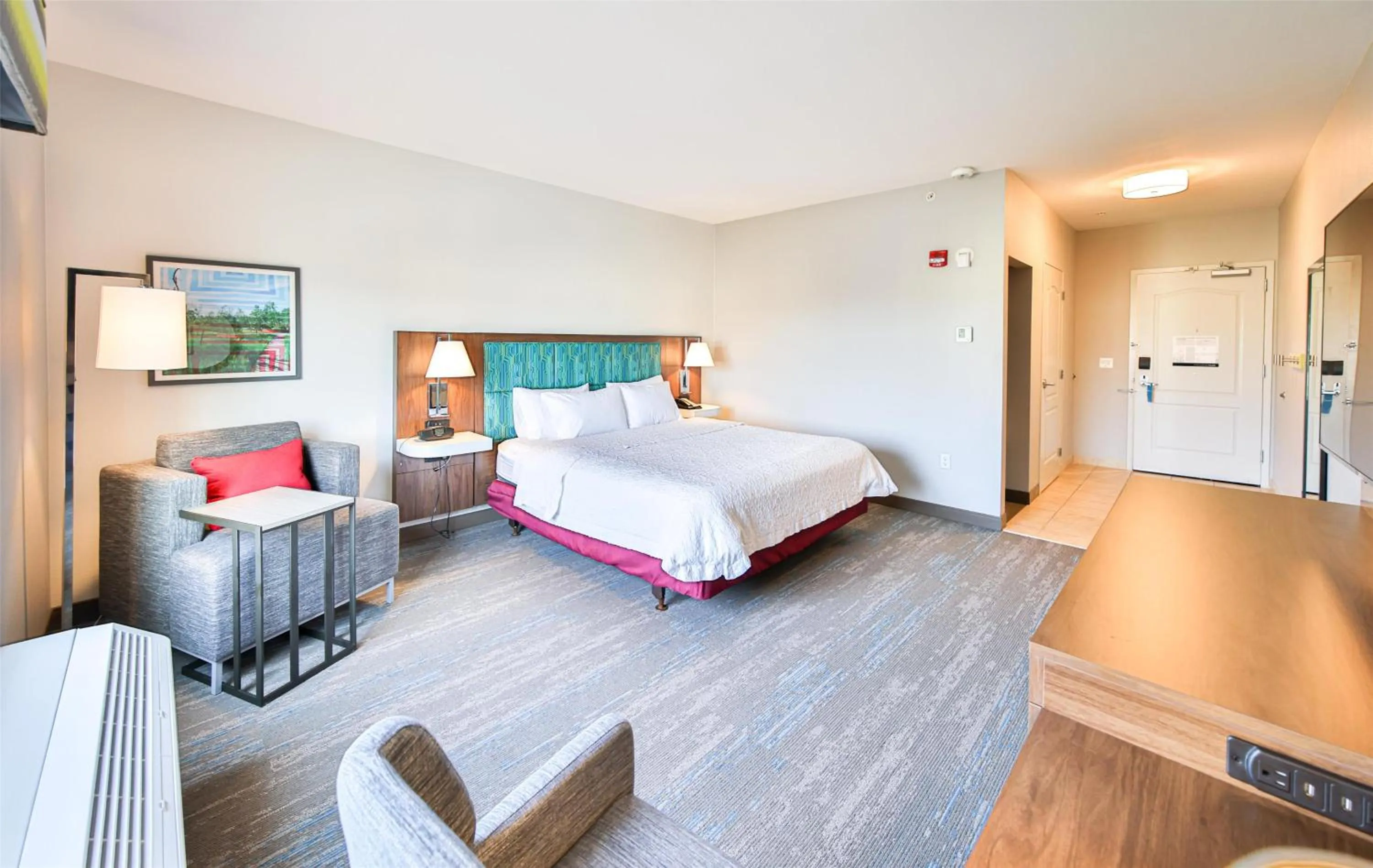 Bed in Hampton Inn & Suites by Hilton Seattle/Kent