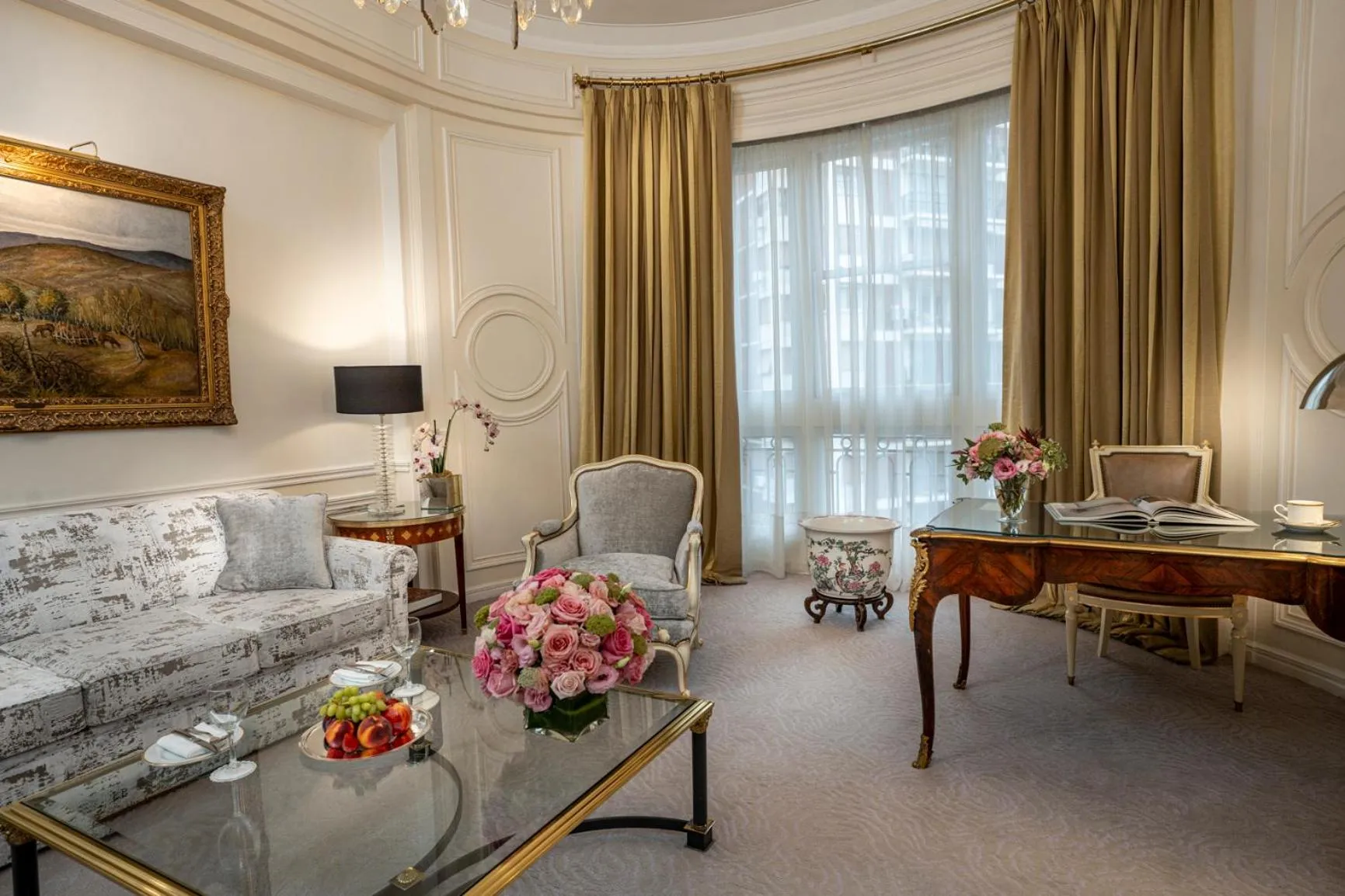 Living room in Alvear Palace Hotel - Leading Hotels of the World