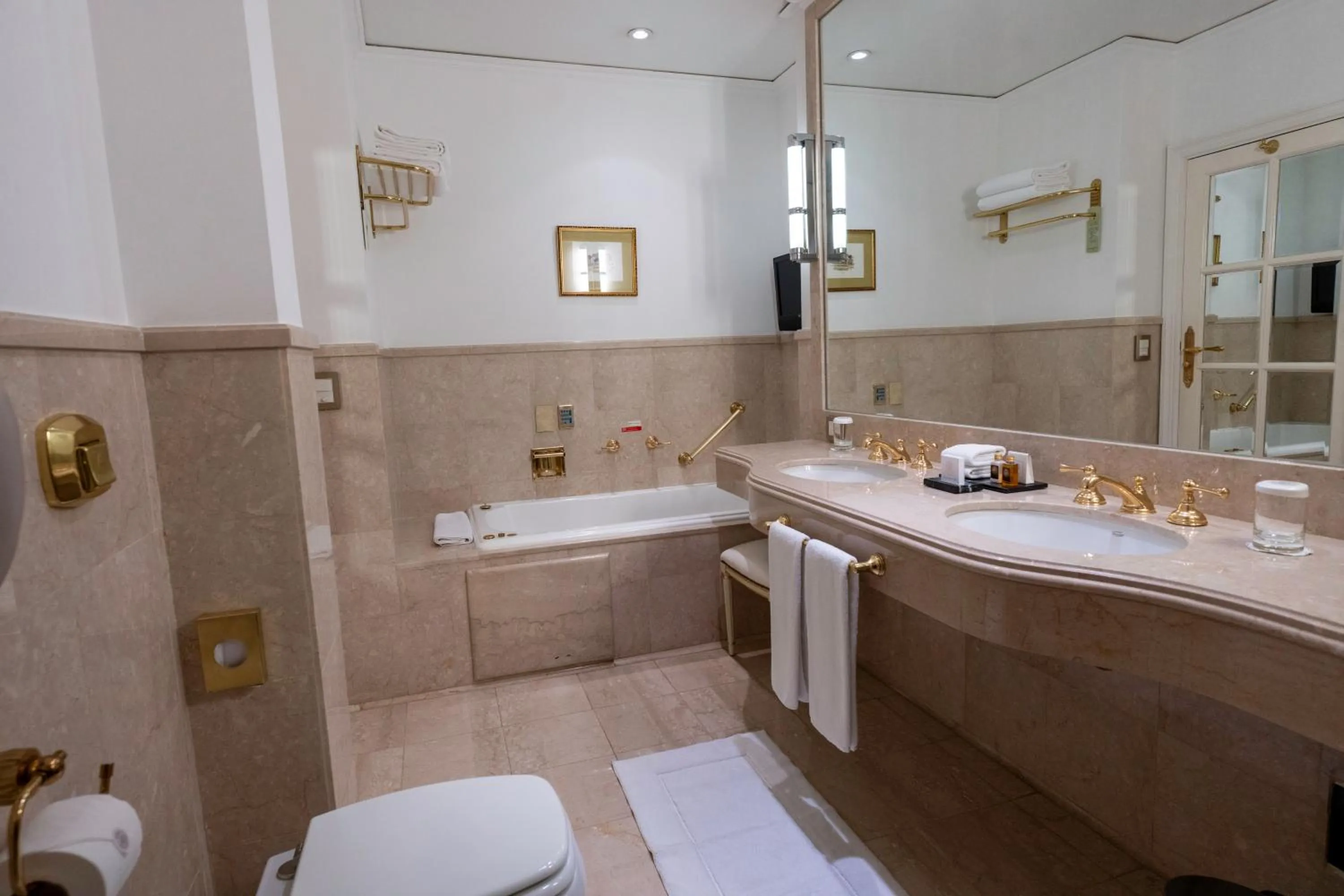 Bathroom in Alvear Palace Hotel - Leading Hotels of the World