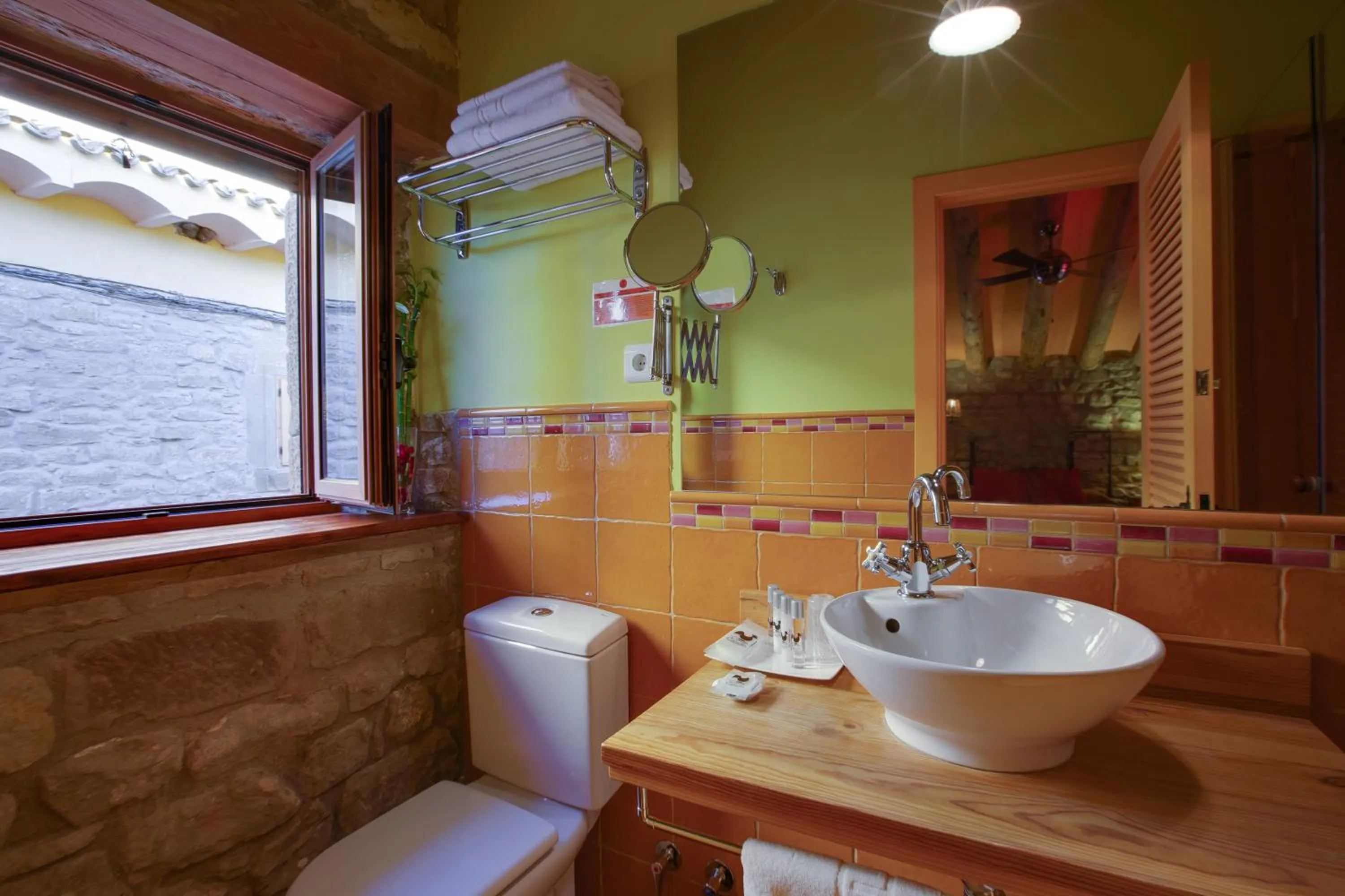 Toilet in El Corral De Concilio