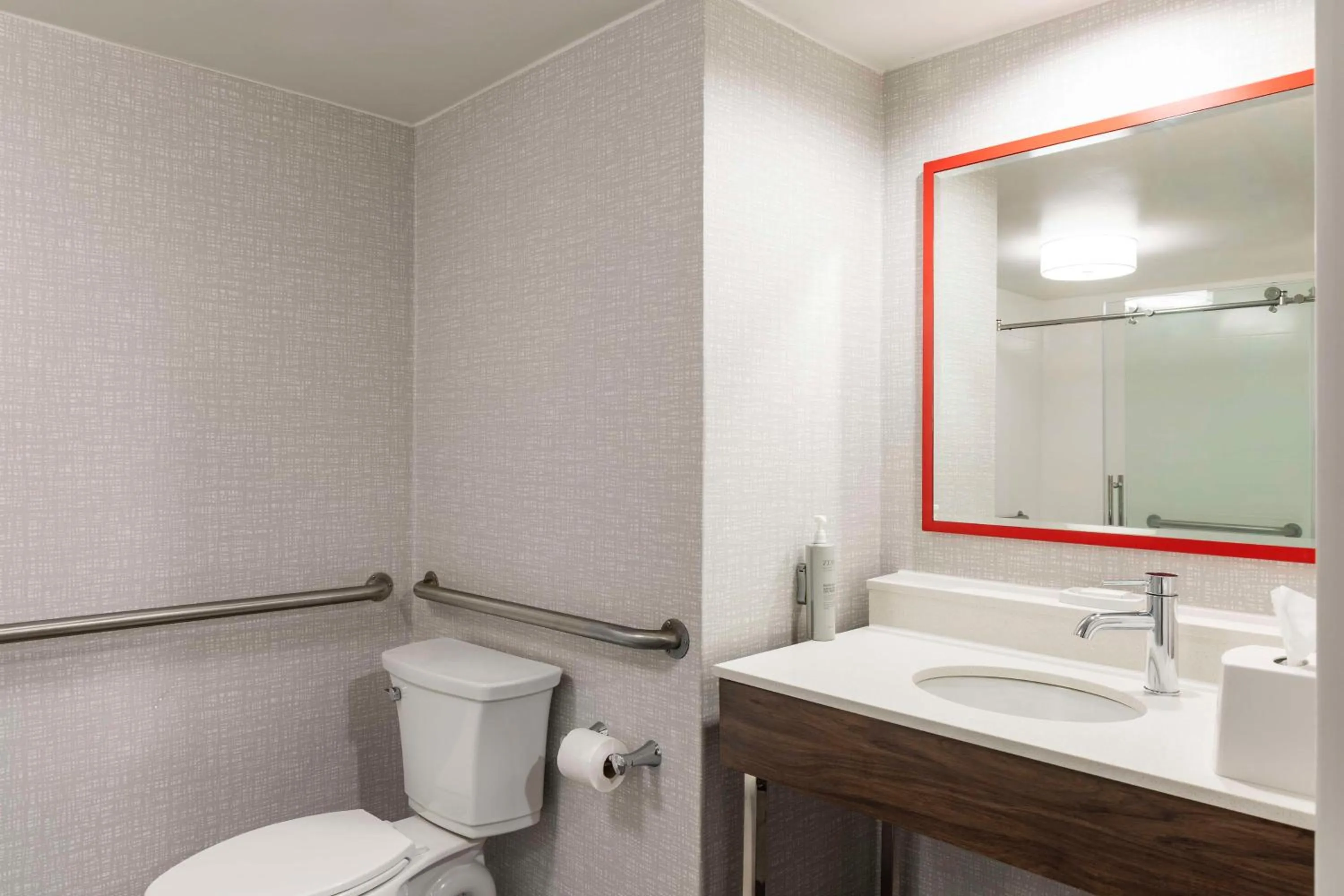 Bathroom in Hampton Inn Athens