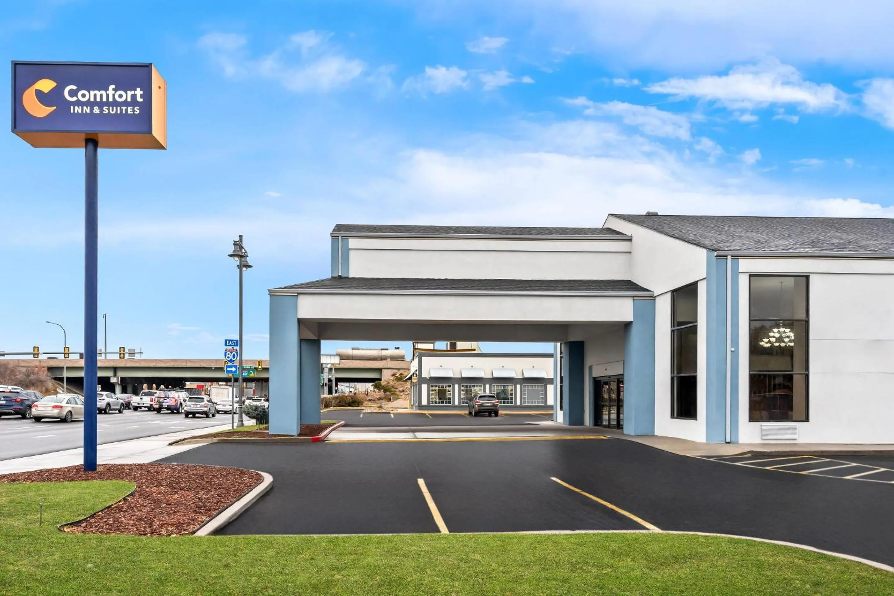 Property building in Comfort Inn & Suites Salt Lake City I-80 I-15 Downtown