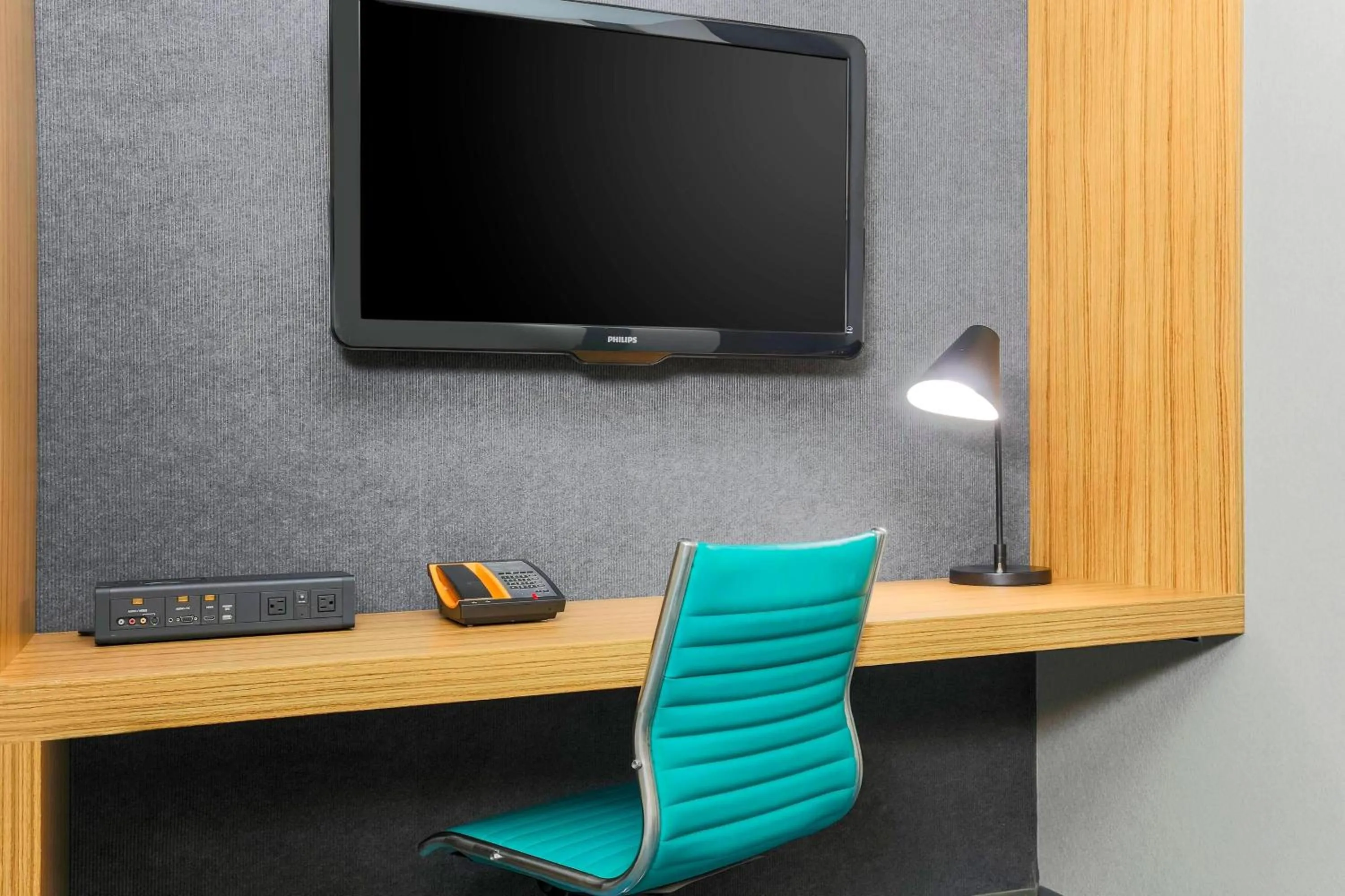 Photo of the whole room in Aloft Harlem