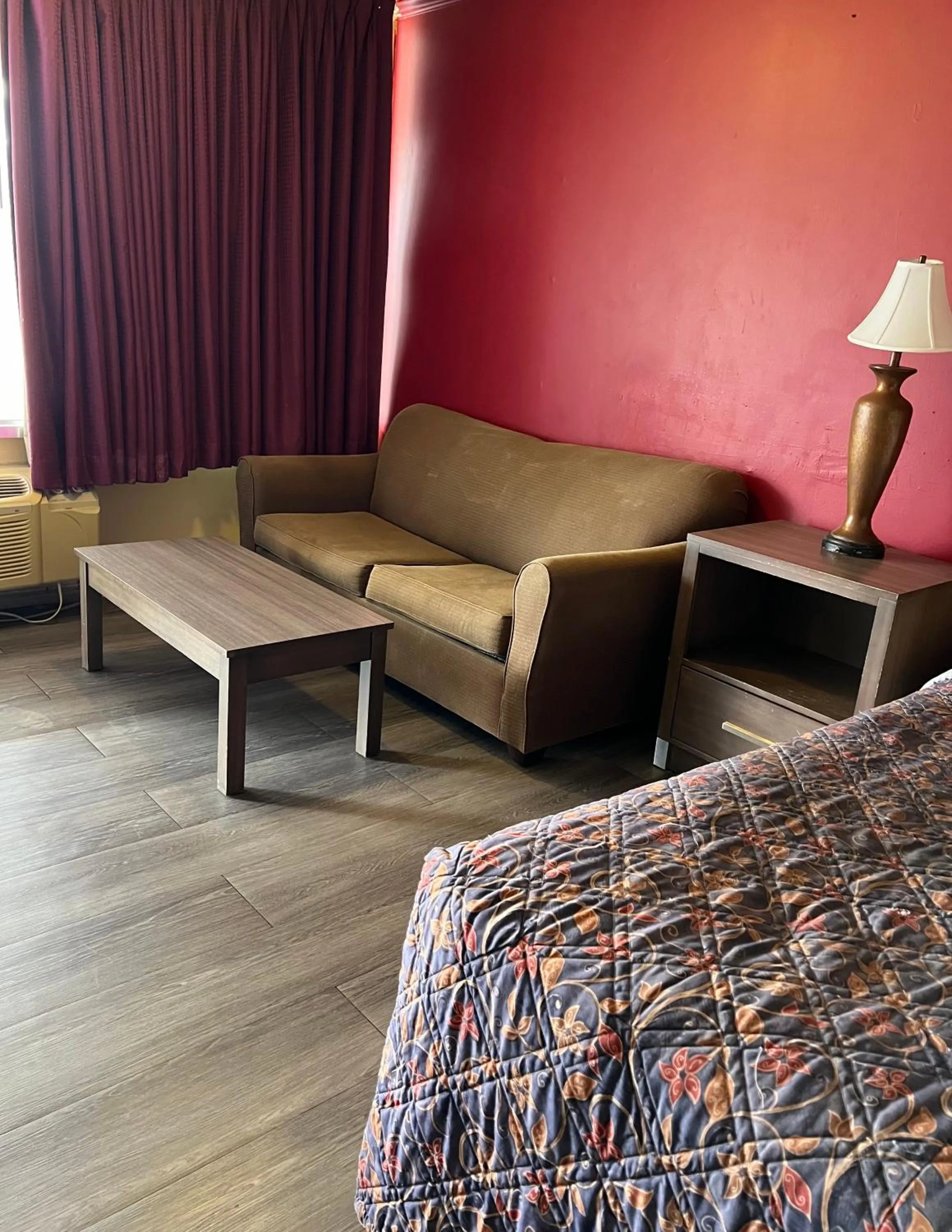 Seating area in Ross Motel