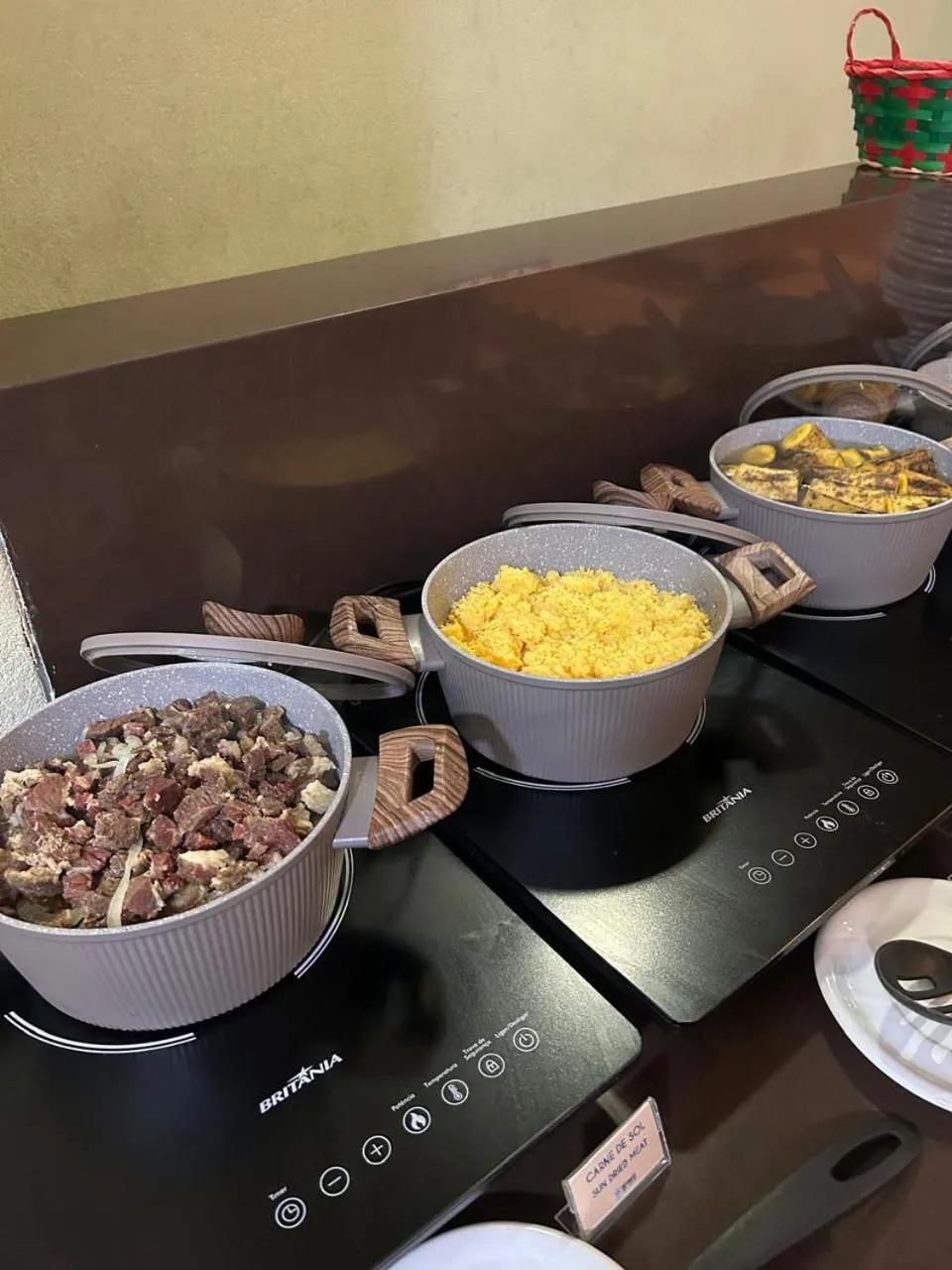 Buffet breakfast in Recanto da Orla