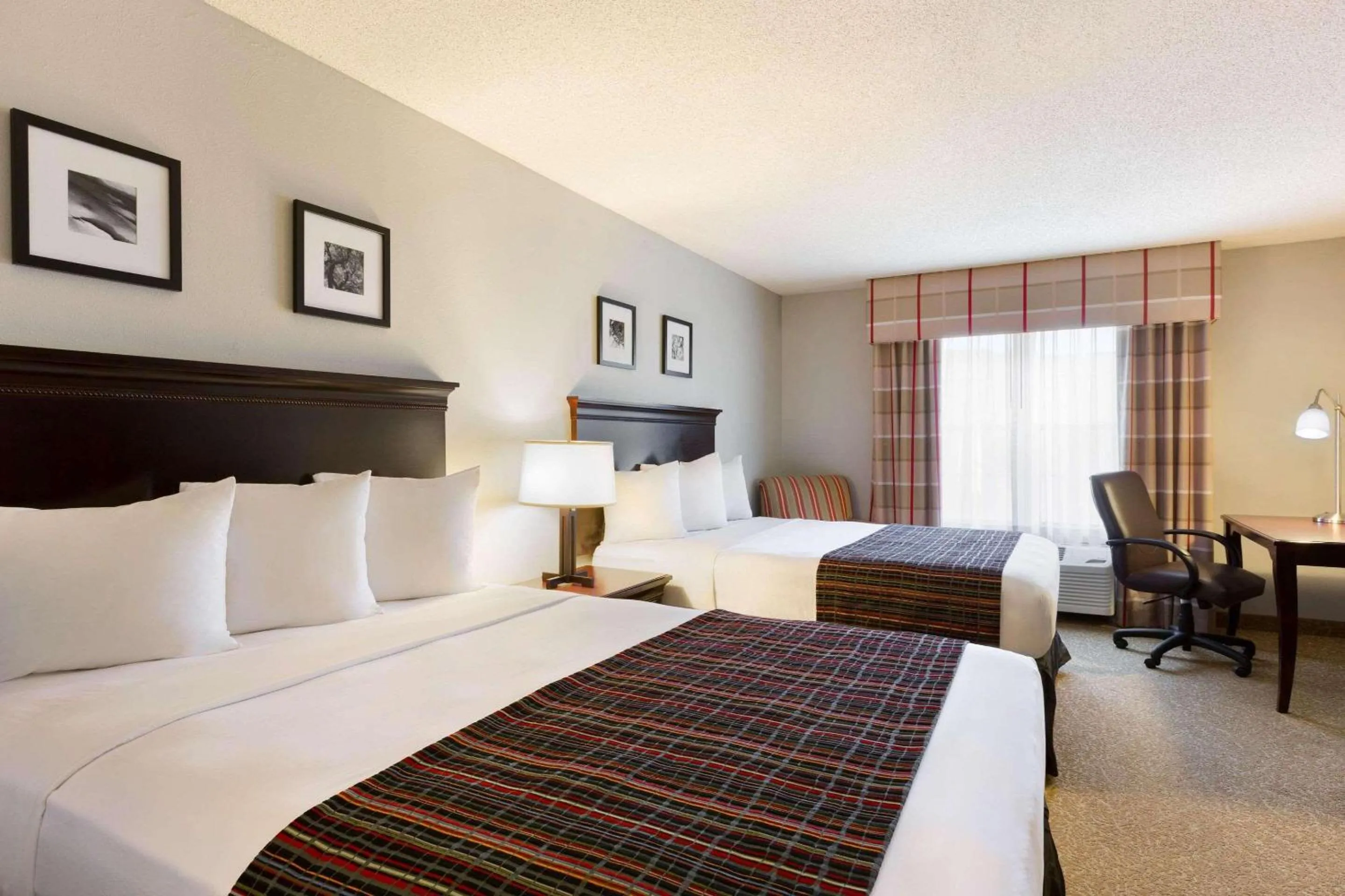 Bedroom, Bed in Country Inn & Suites by Radisson, Kearney, NE