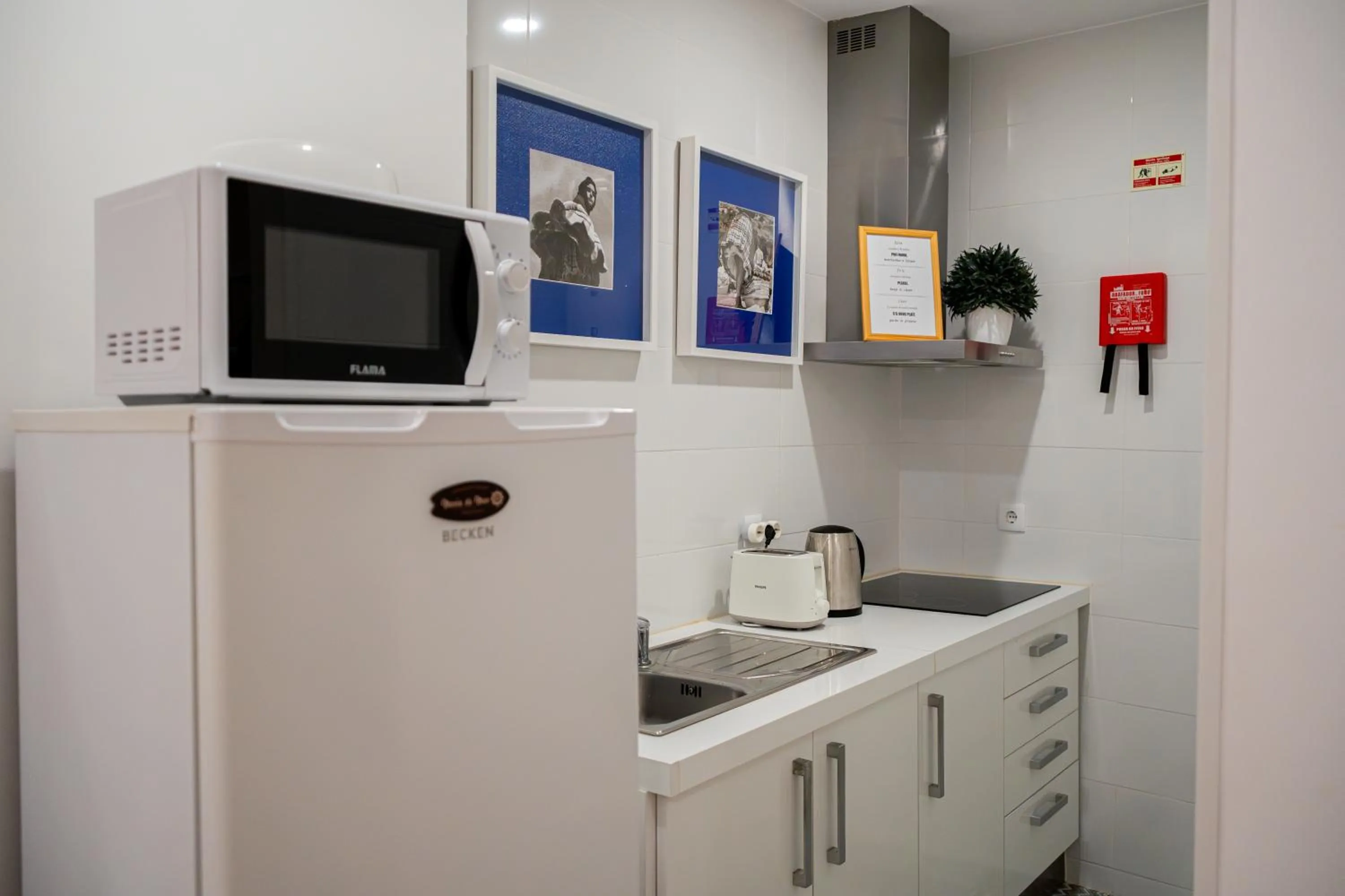 Communal kitchen in By the Sea - Nazaré