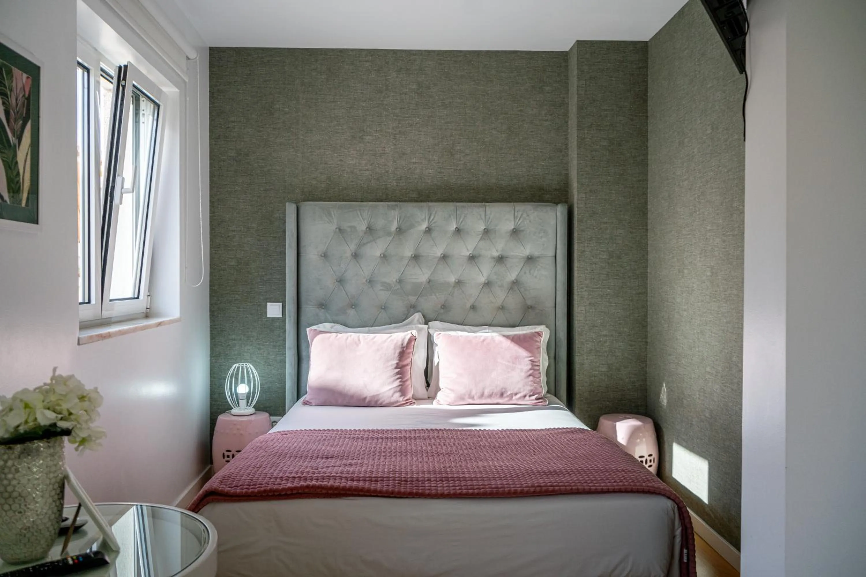 Bed in By the Sea - Nazaré