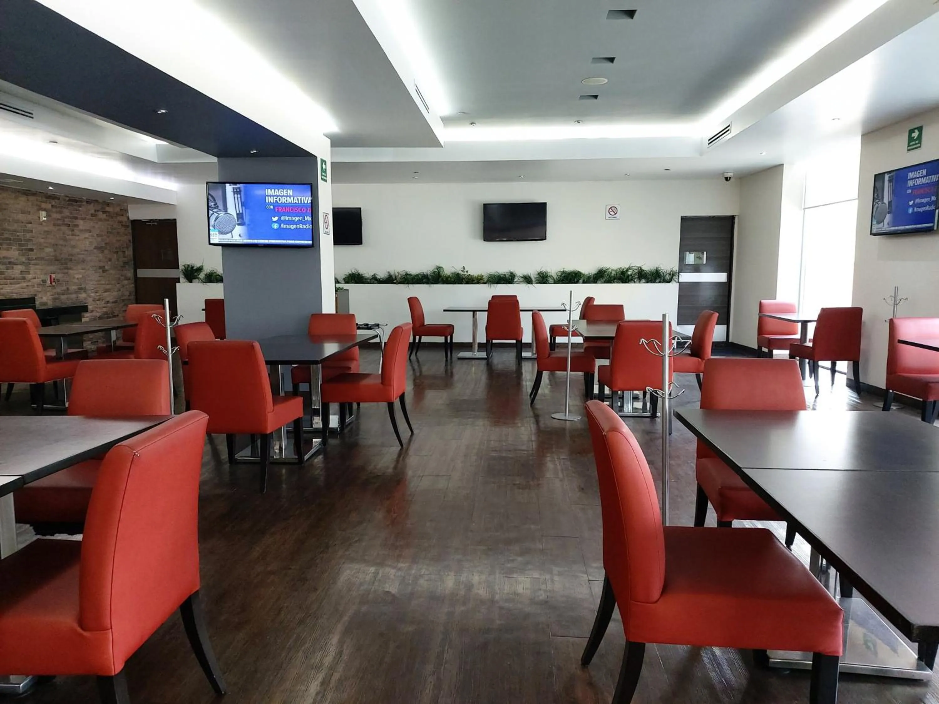 Restaurant/places to eat in Real Inn Perinorte