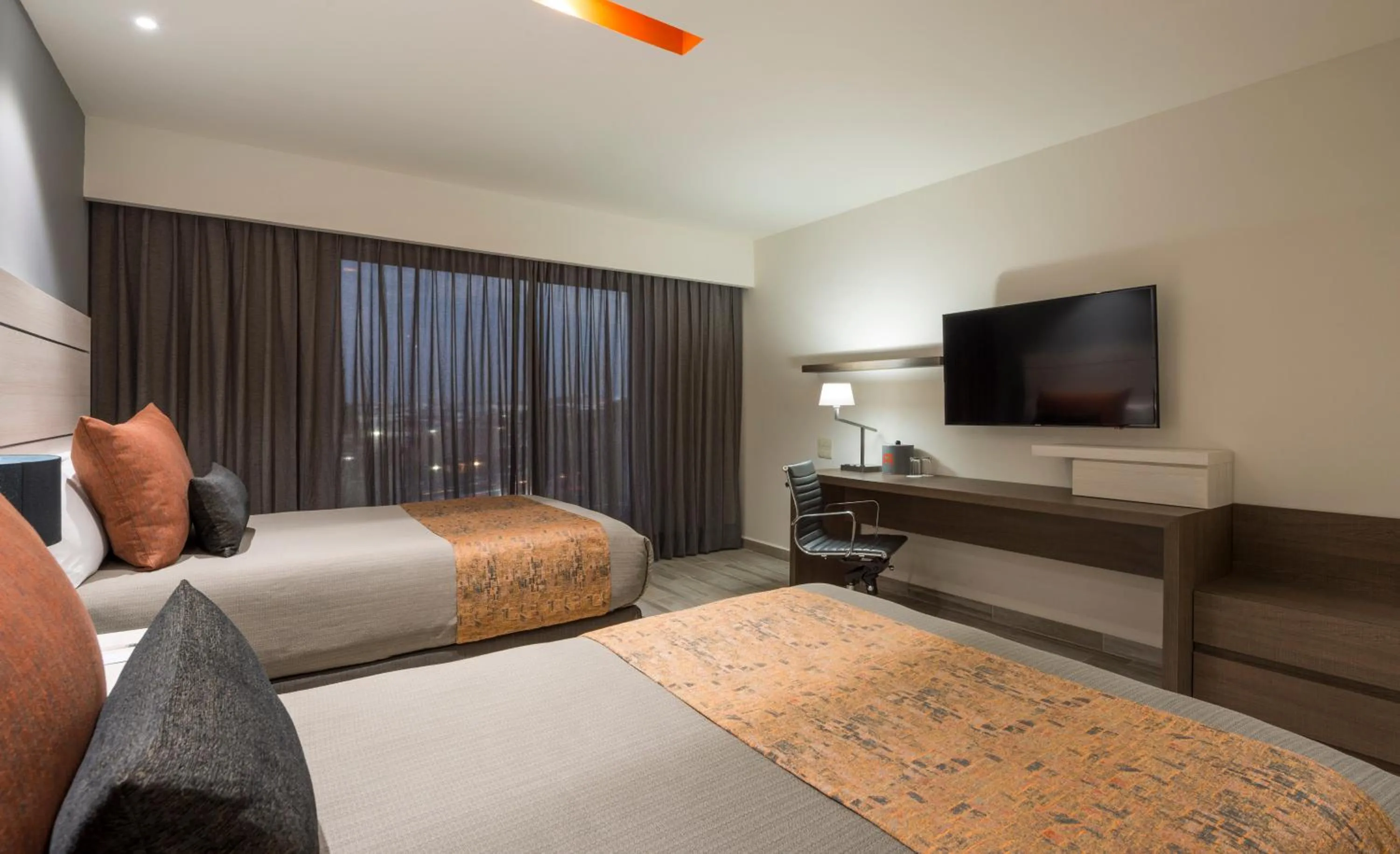 Photo of the whole room, Bed in Real Inn Perinorte