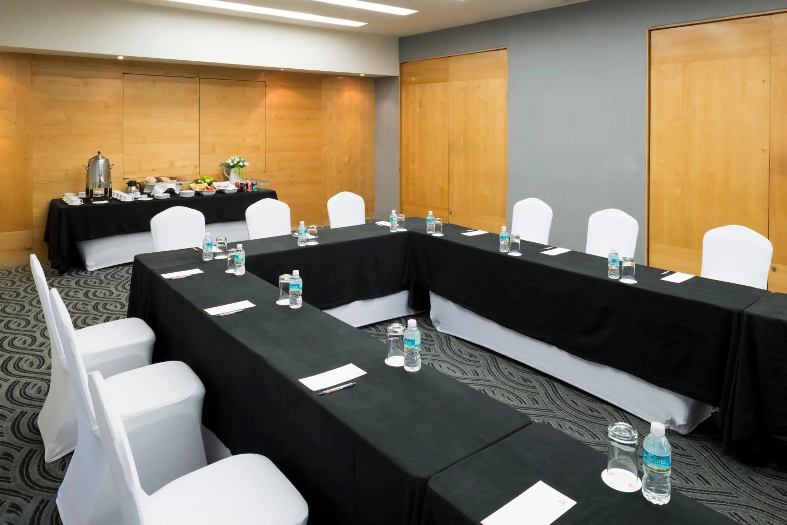 Meeting/conference room in Real Inn Perinorte