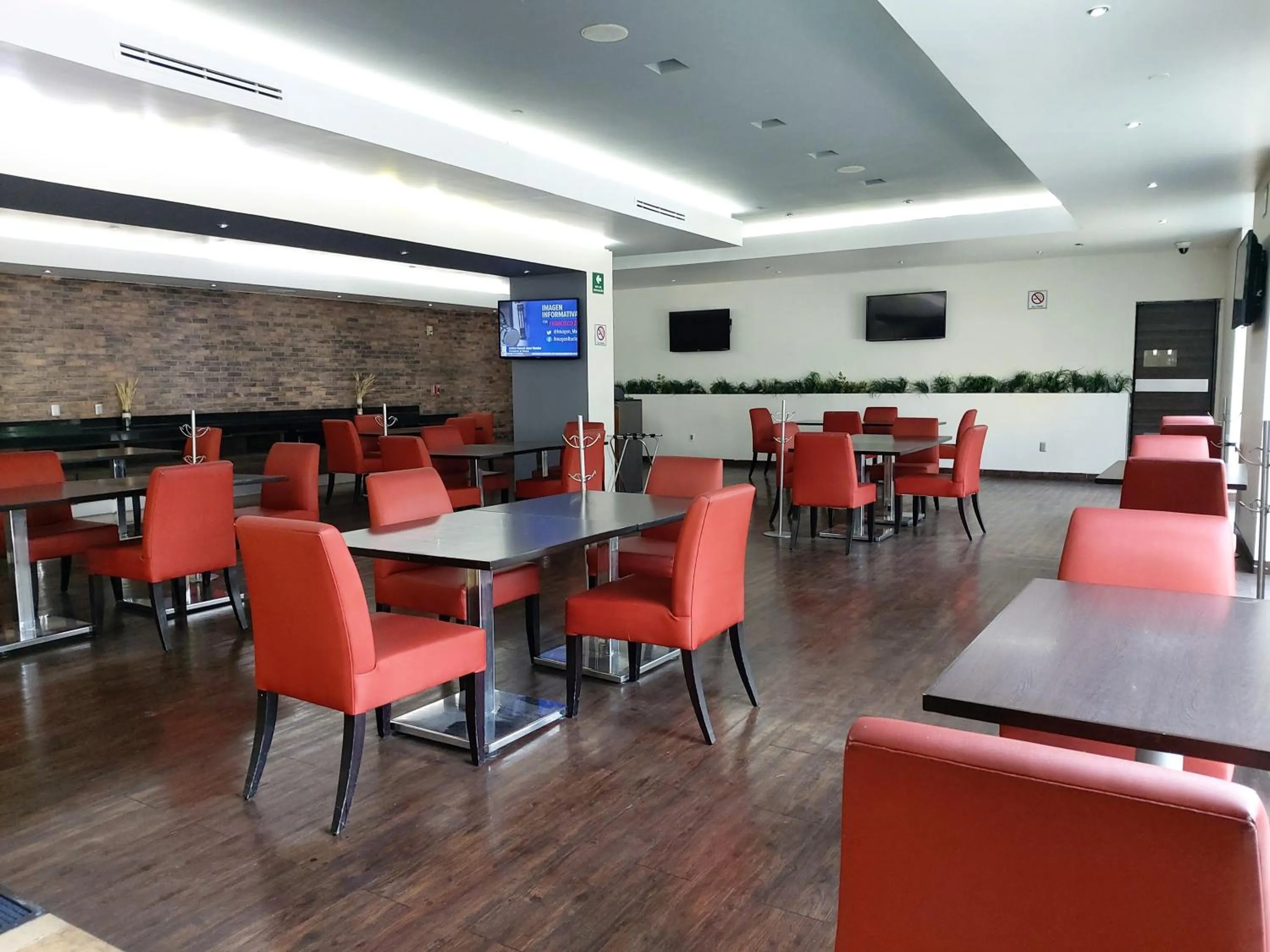 Restaurant/places to eat in Real Inn Perinorte