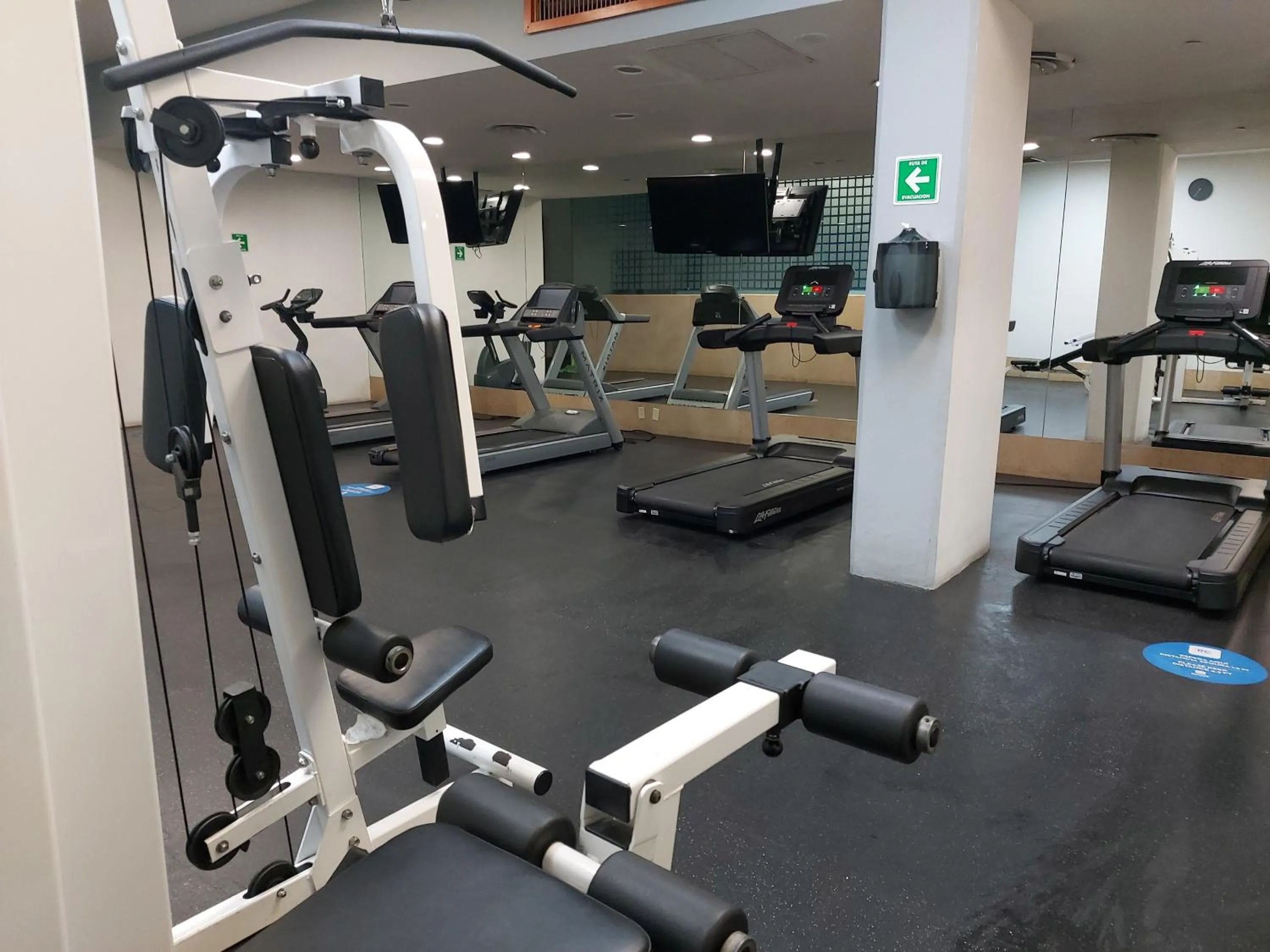 Fitness centre/facilities in Real Inn Perinorte