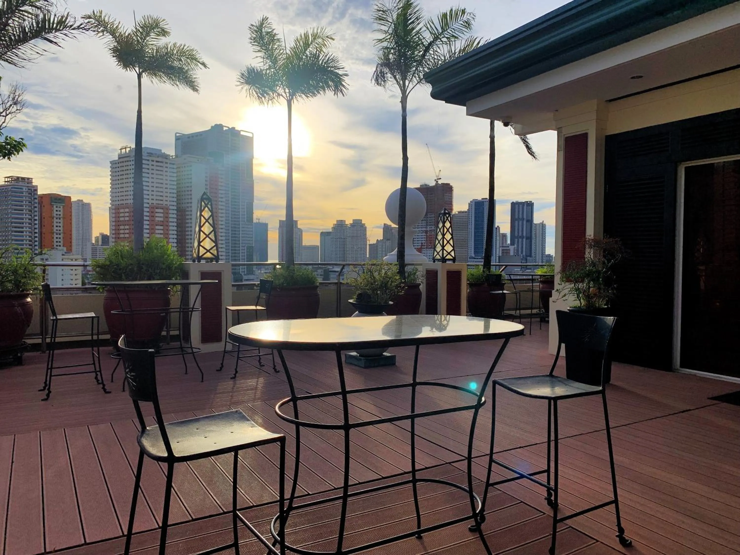 Restaurant/places to eat in Hotel Benilde Maison De La Salle