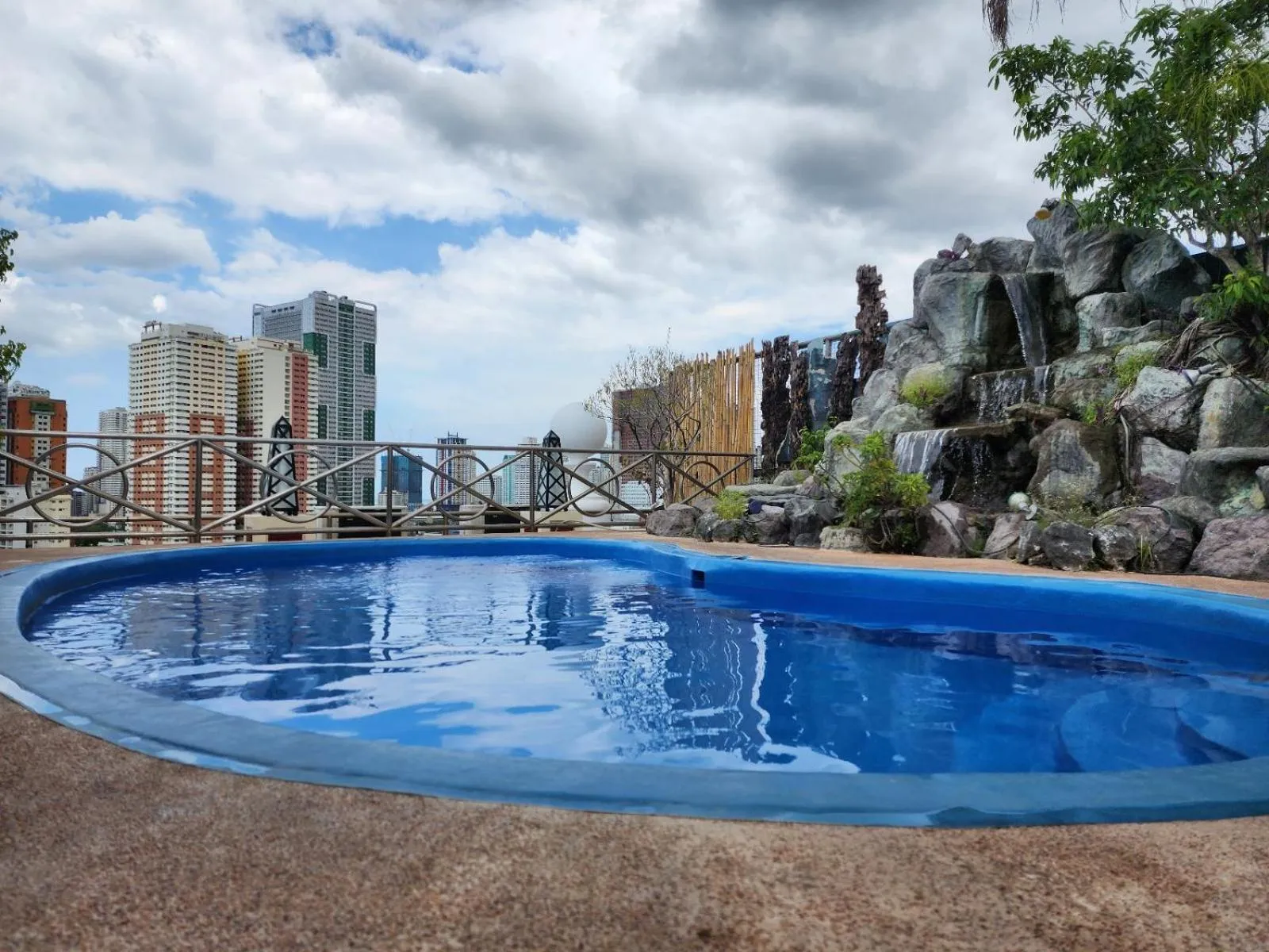 Swimming pool in Hotel Benilde Maison De La Salle