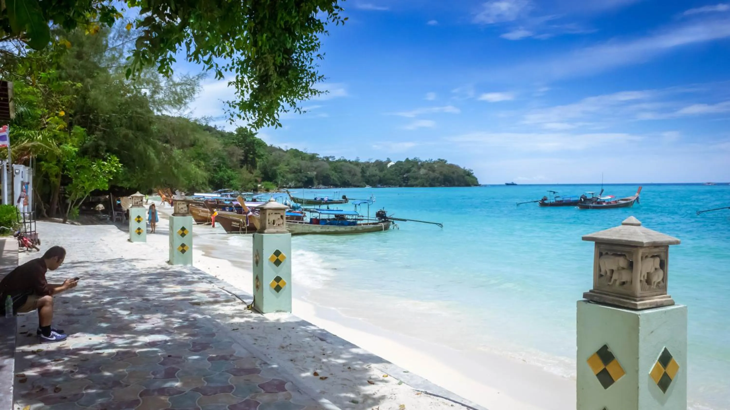 Beach in Phi Phi Andaman Beach Resort