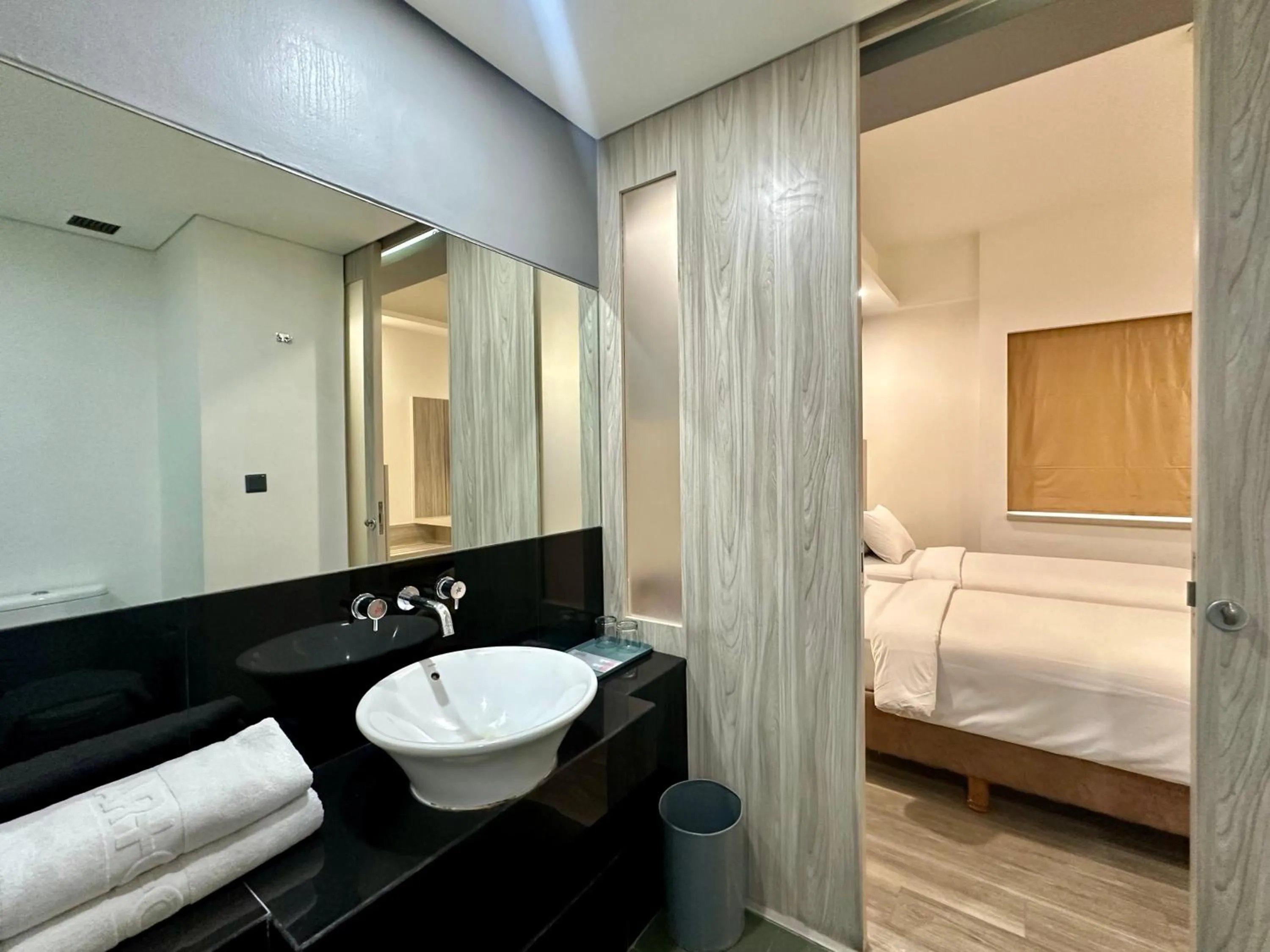Bathroom, Bed in Sparks Life Jakarta, ARTOTEL Curated