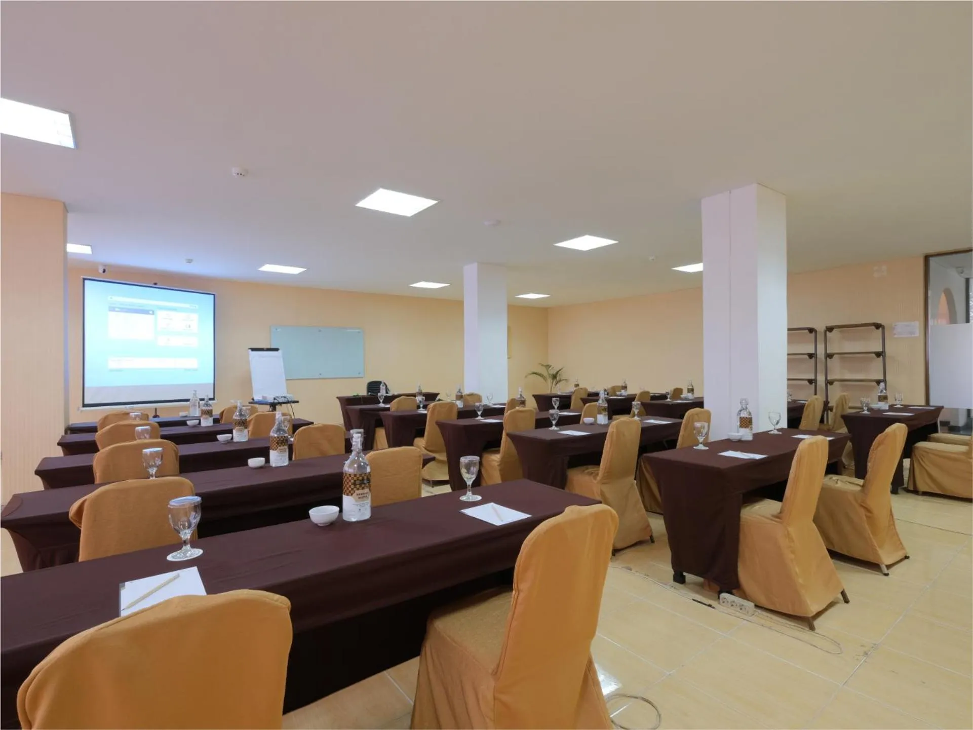 Meeting/conference room in Metro Park View Hotel Kota Lama Semarang
