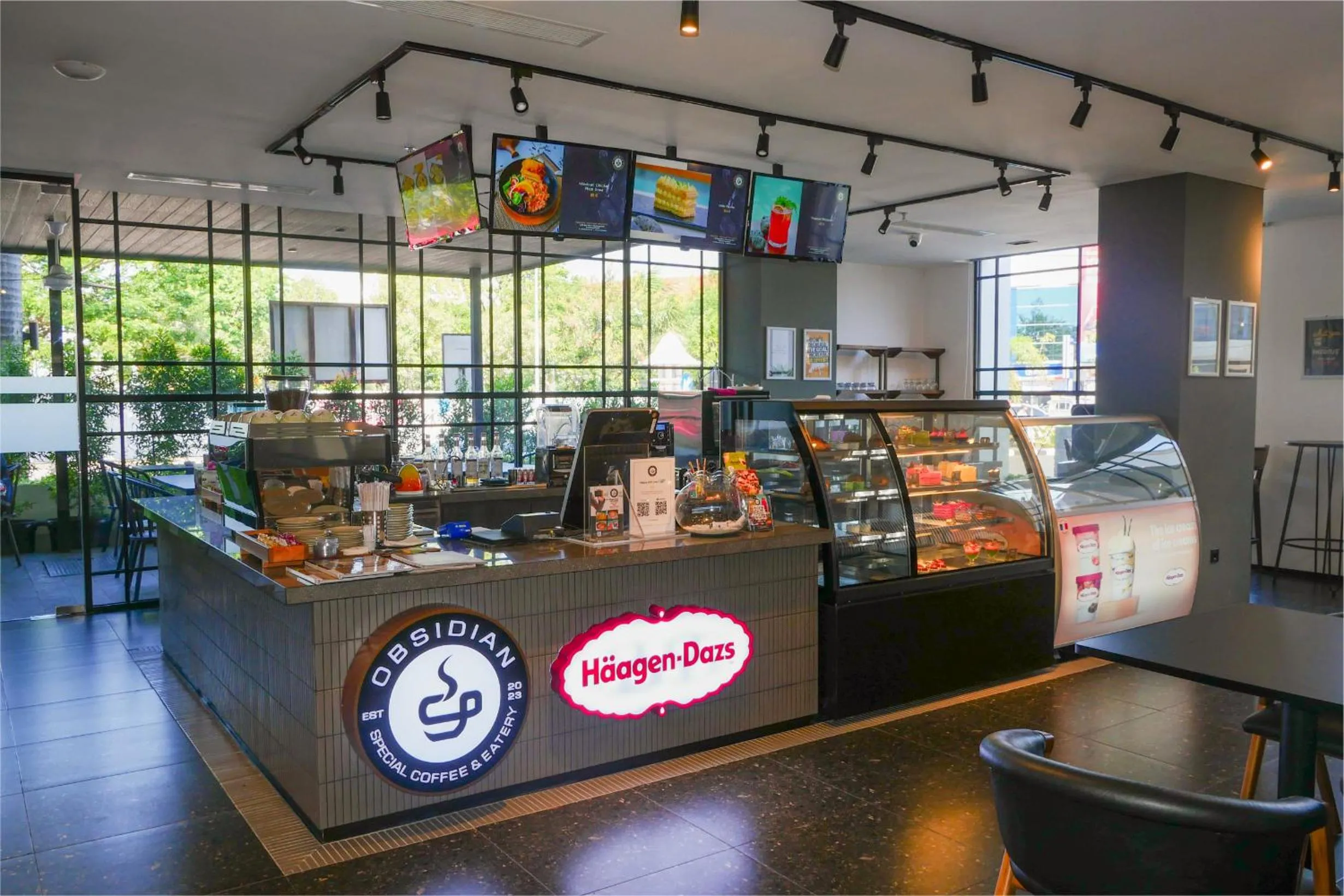 Restaurant/places to eat in Metro Park View Hotel Kota Lama Semarang