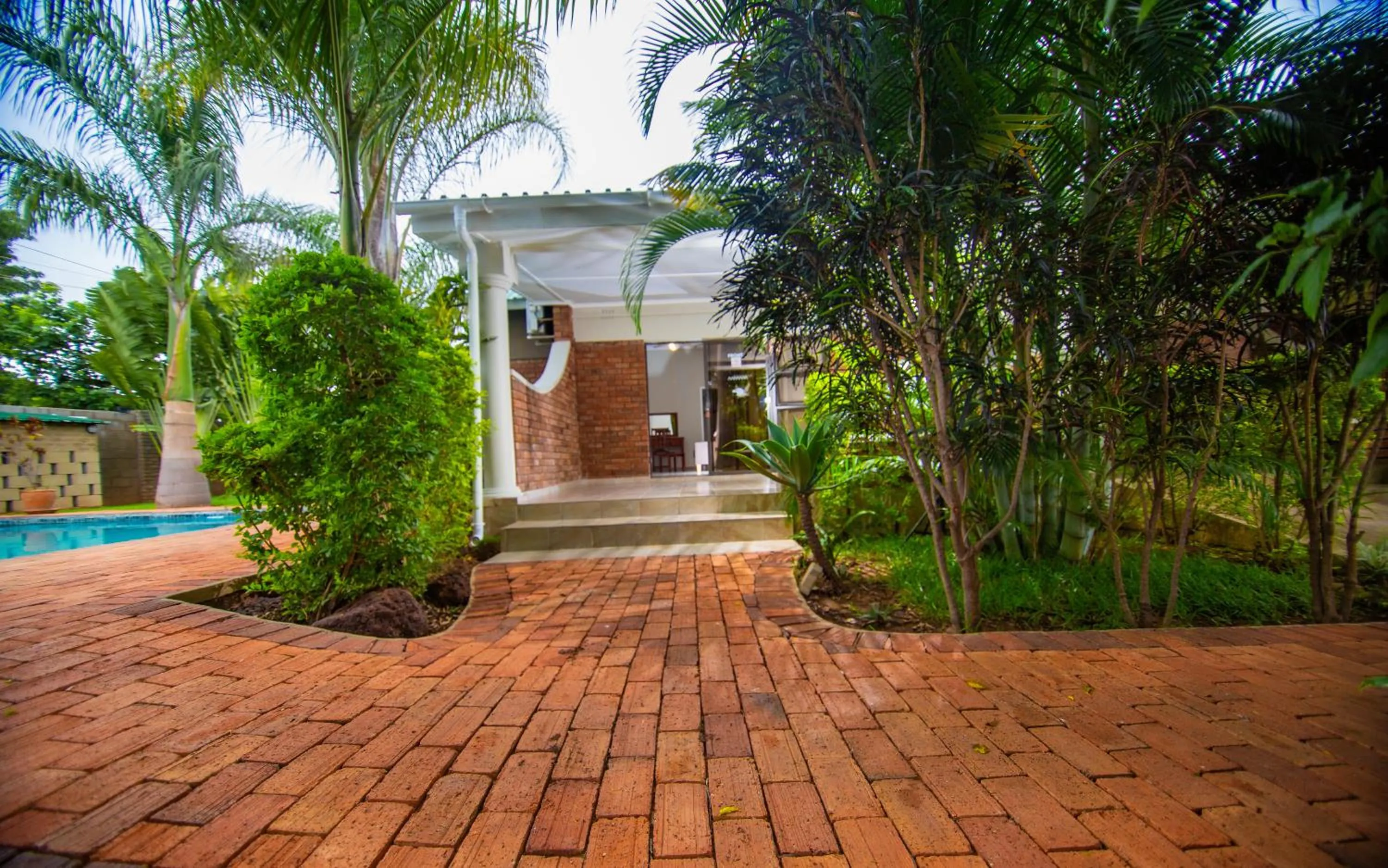 Garden in Dzimbahwe Guest Lodge