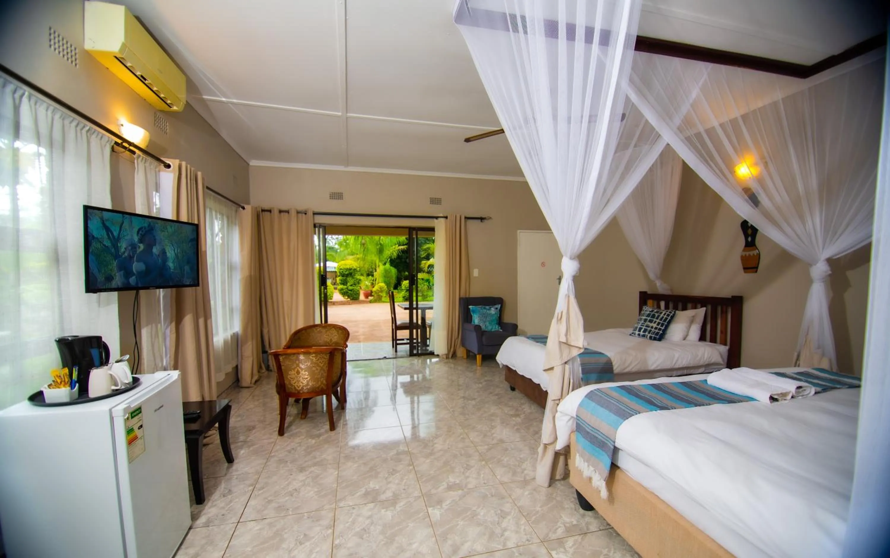 Bed in Dzimbahwe Guest Lodge