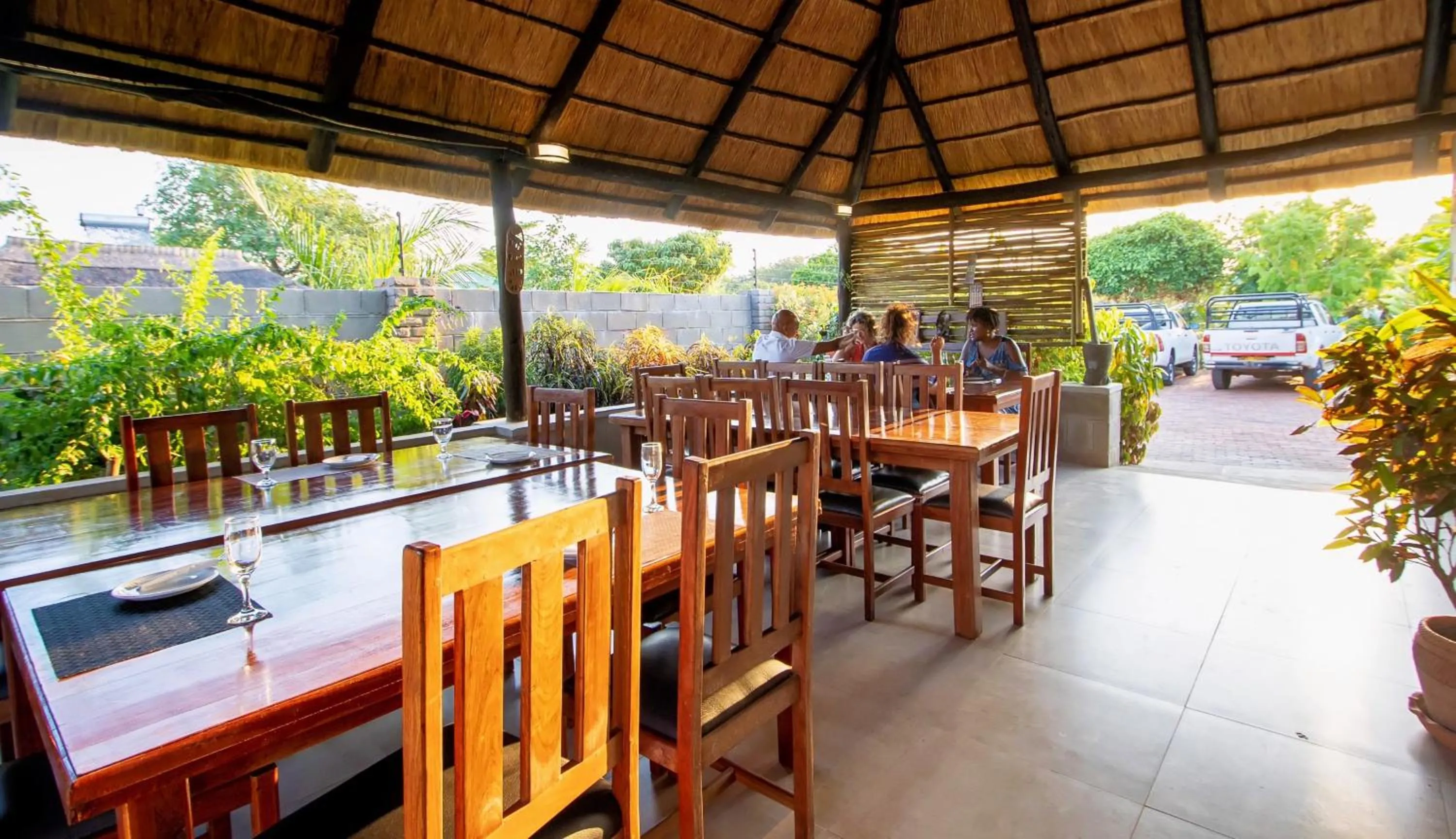 Restaurant/places to eat in Dzimbahwe Guest Lodge