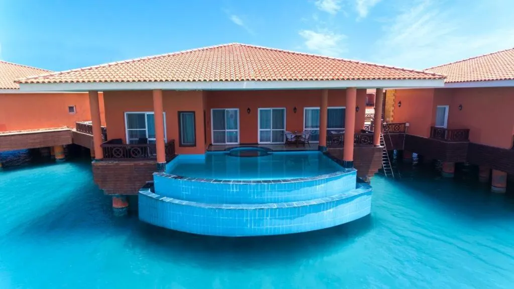 Swimming pool in Golden Ocean Marina Hotel