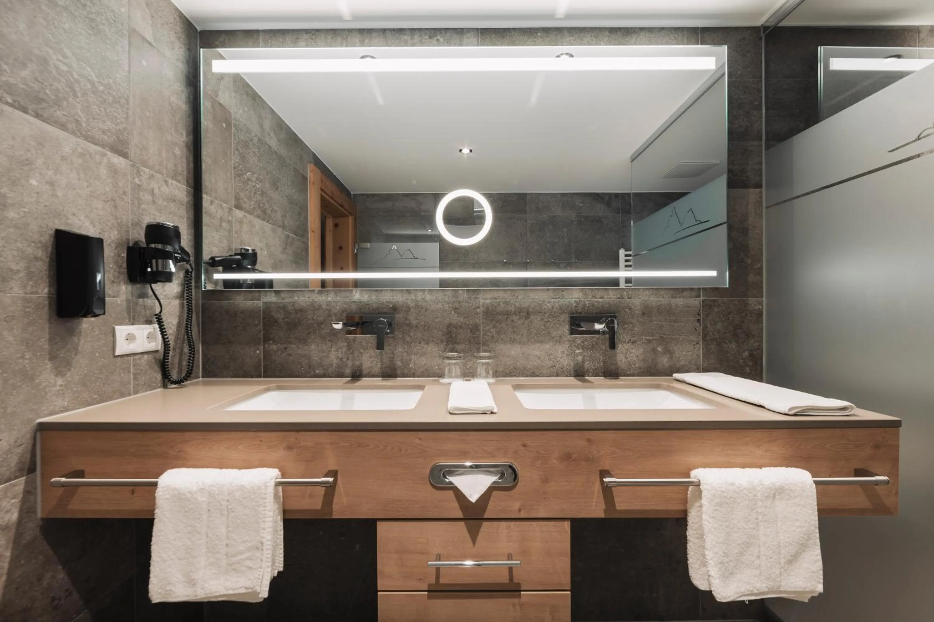 Shower in Hotel Piz Buin