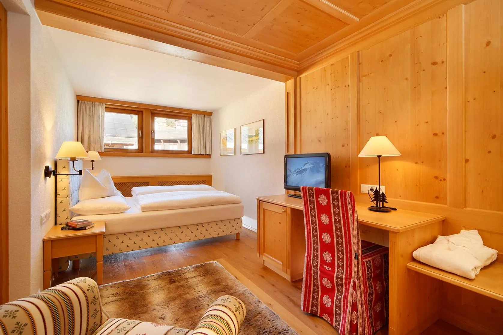 Toilet, Bed in Hotel Petersboden