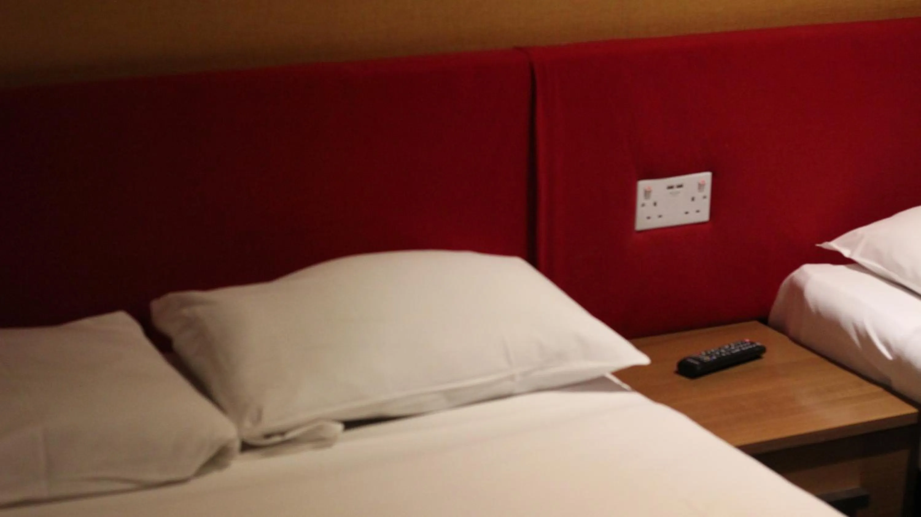 Bed in The Bull and Bush Hotel Kingston