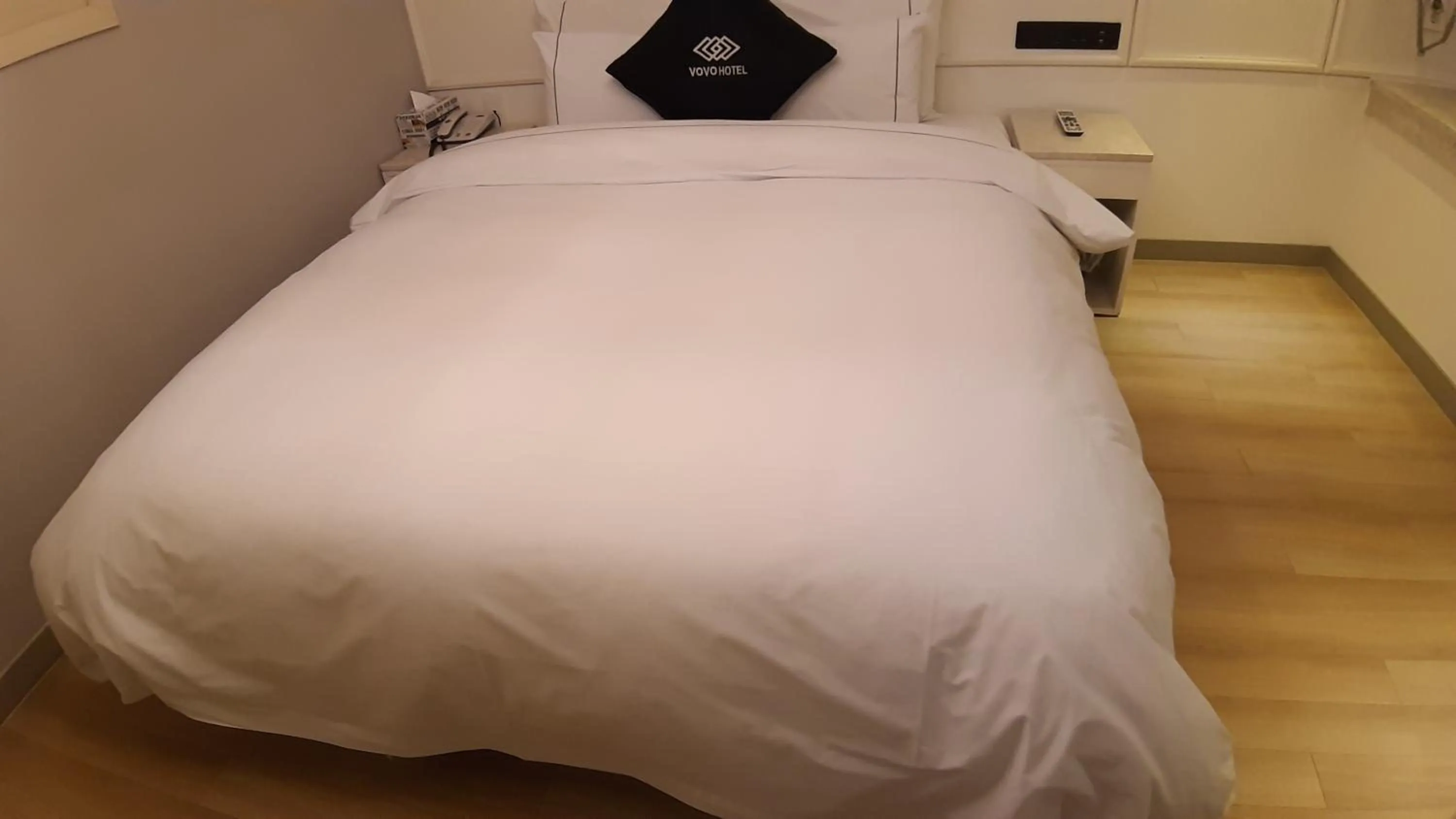 Property building, Bed in Vovo Hotel